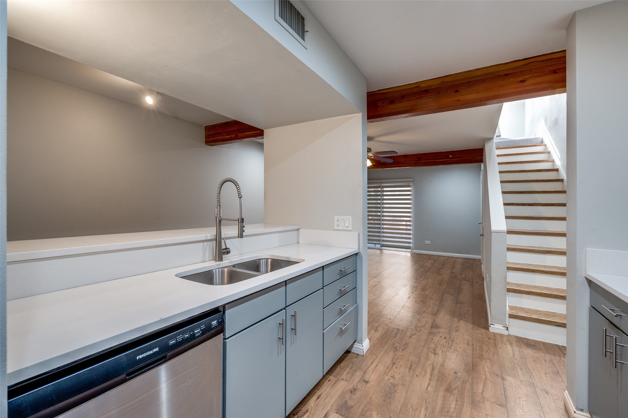 4231 Travis Street 20