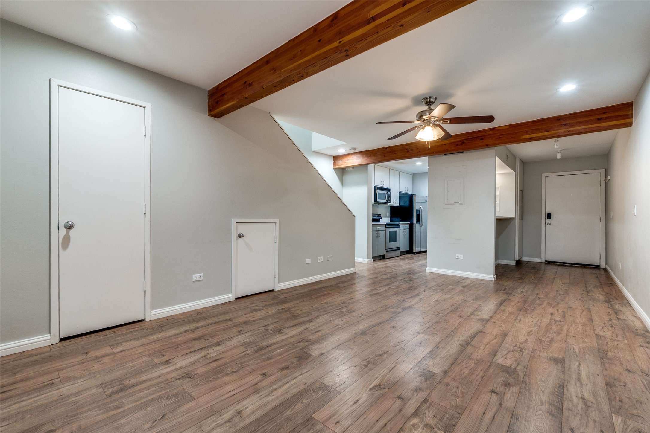 4231 Travis Street 20