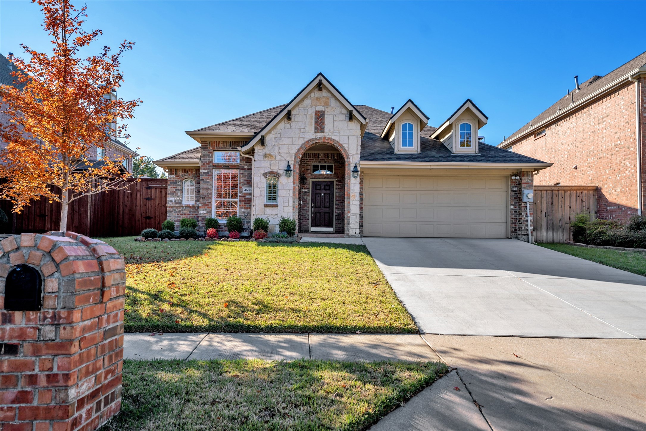 3585 Navarro Way