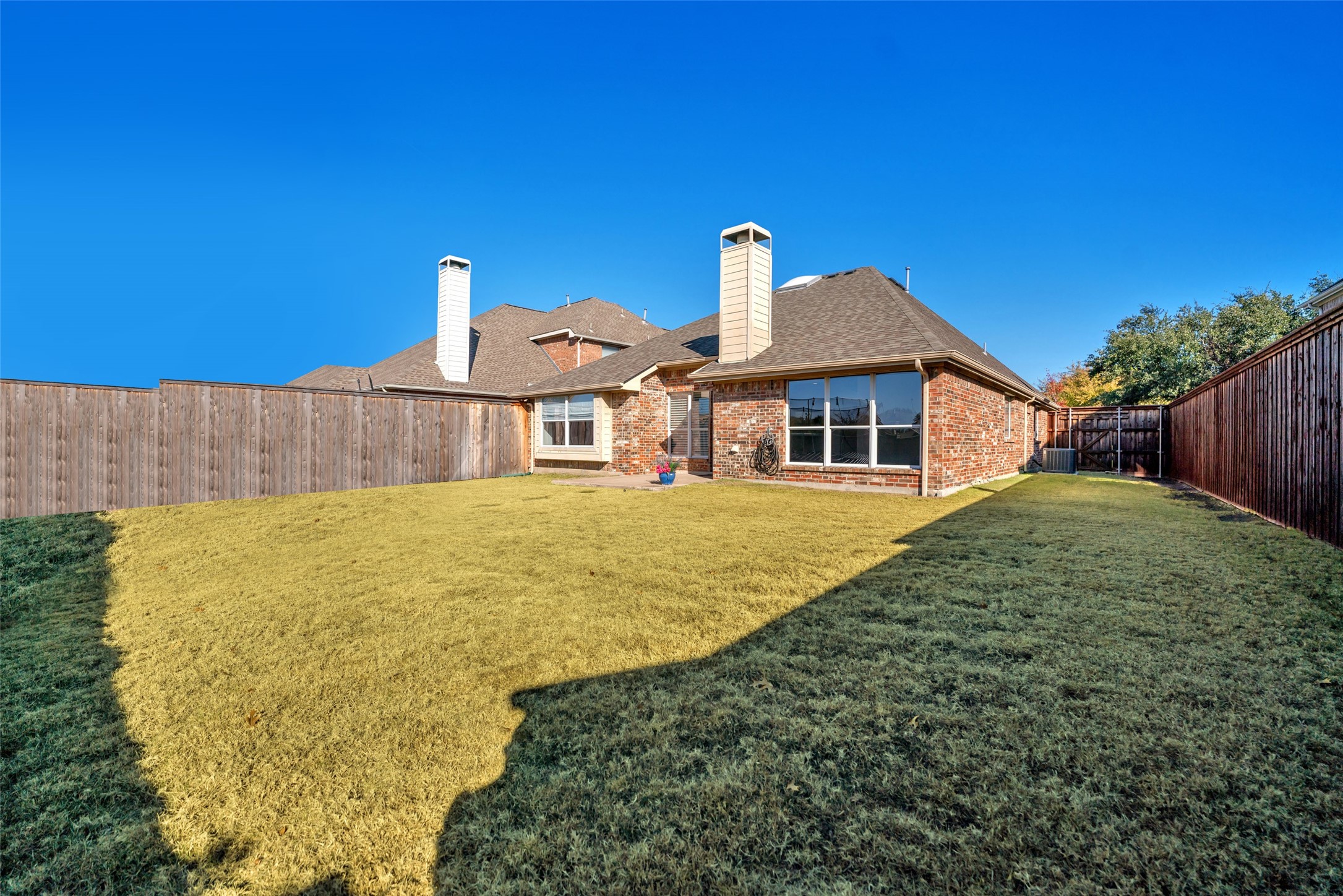 3585 Navarro Way