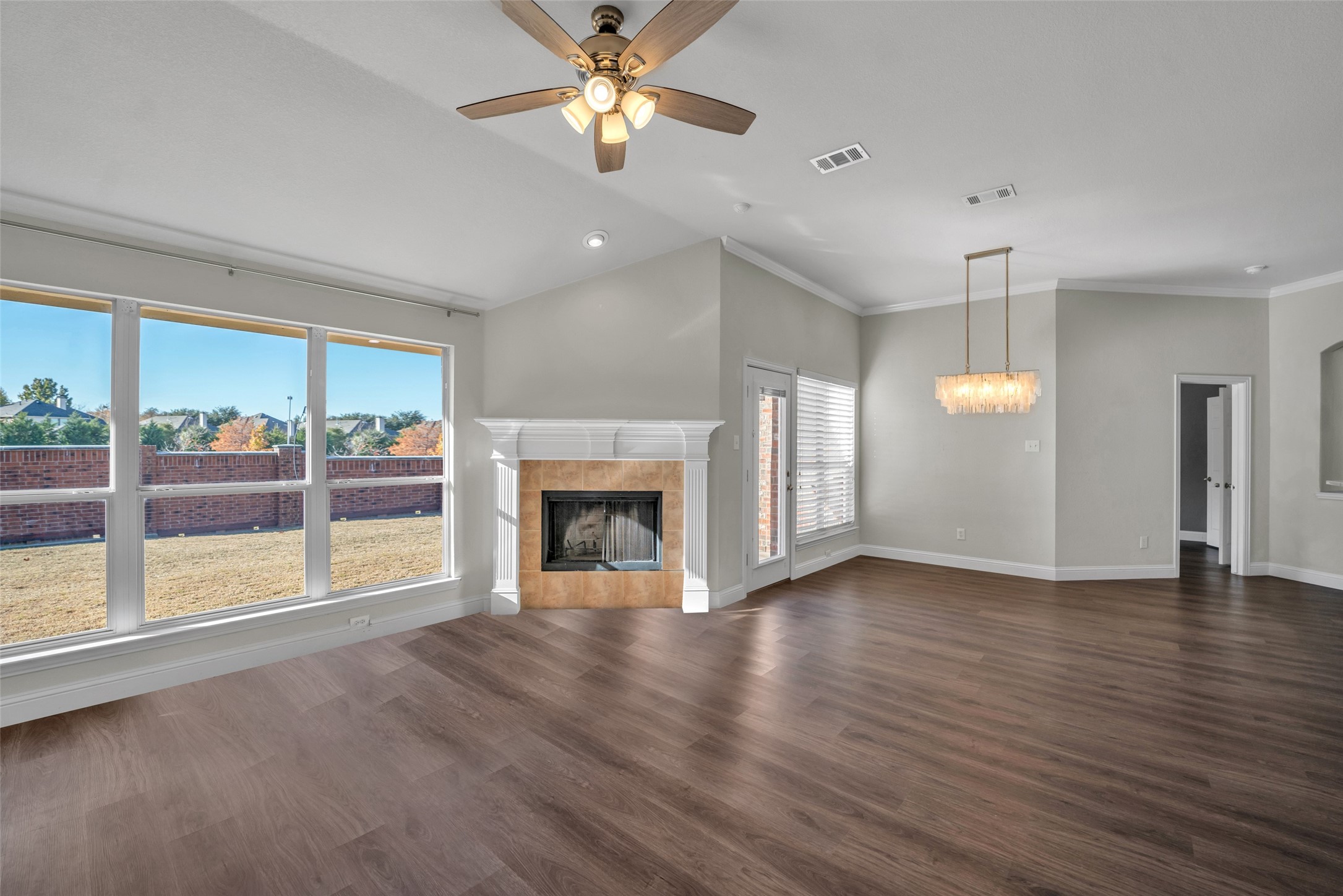 3585 Navarro Way