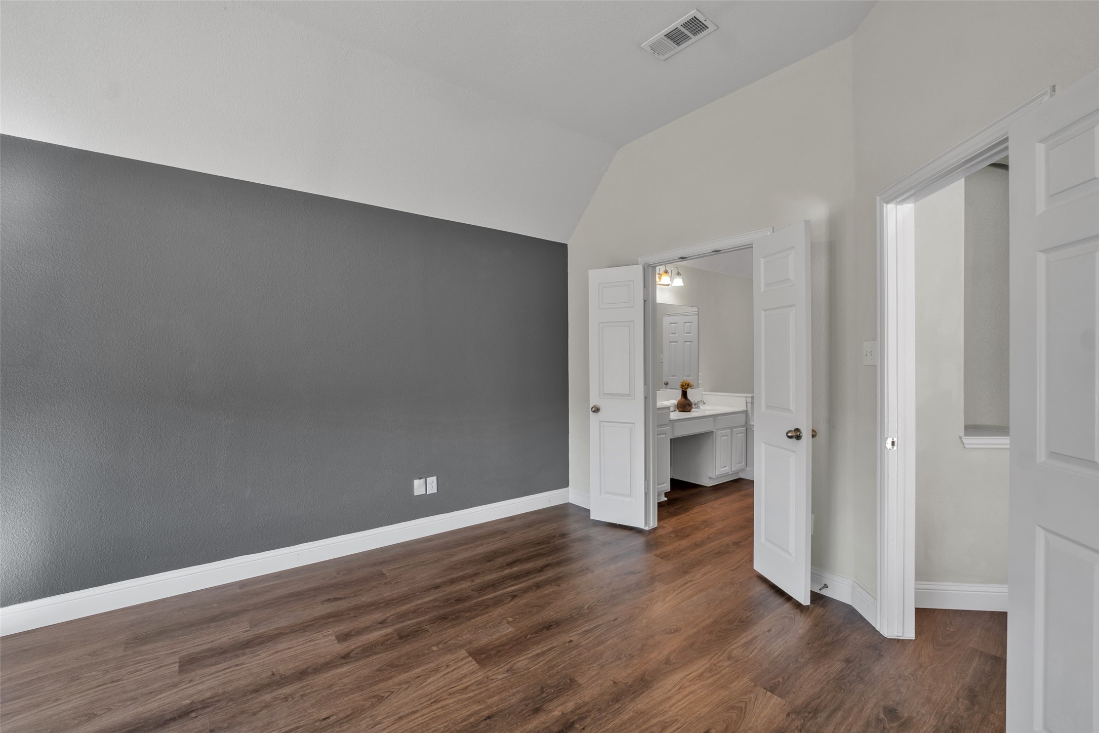 3585 Navarro Way