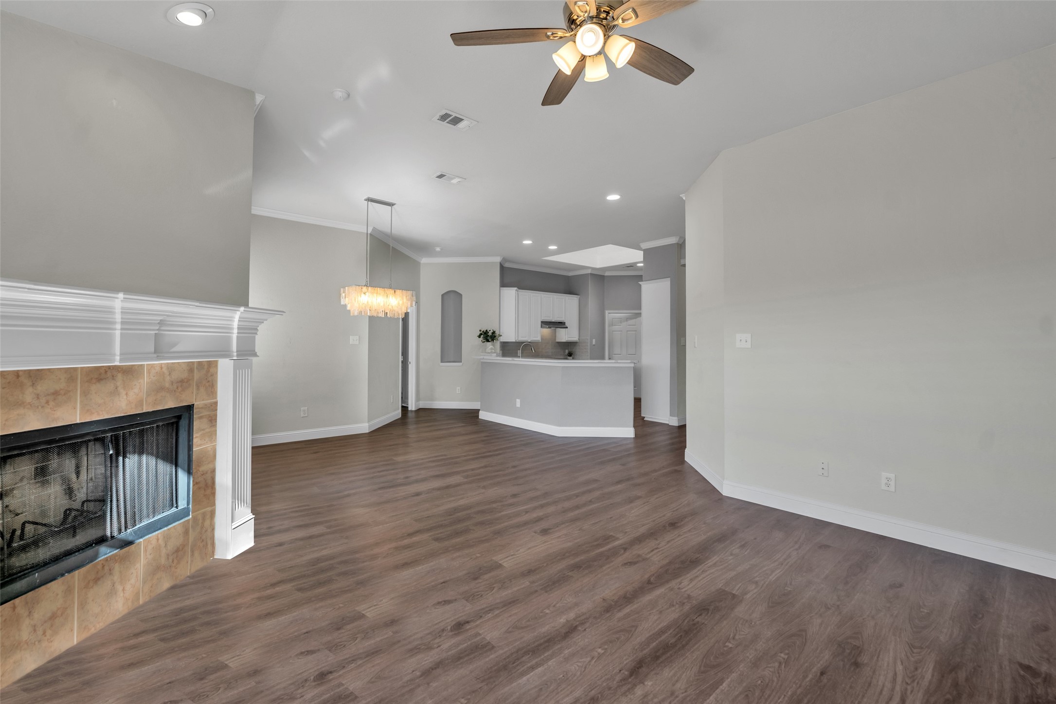 3585 Navarro Way