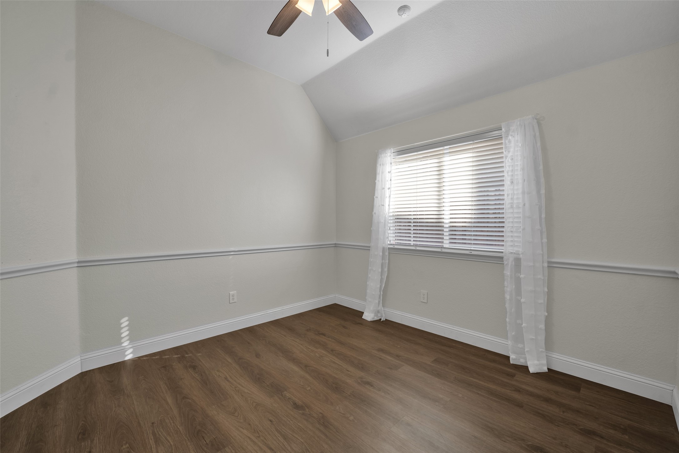 3585 Navarro Way
