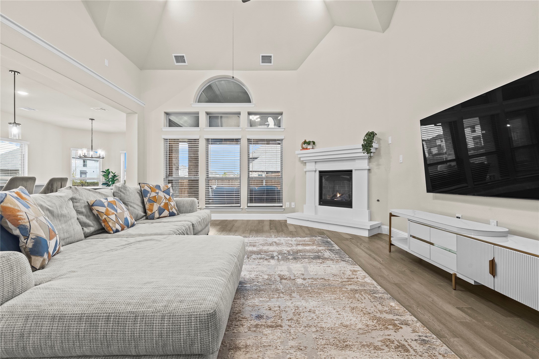 14892 Hometown Drive