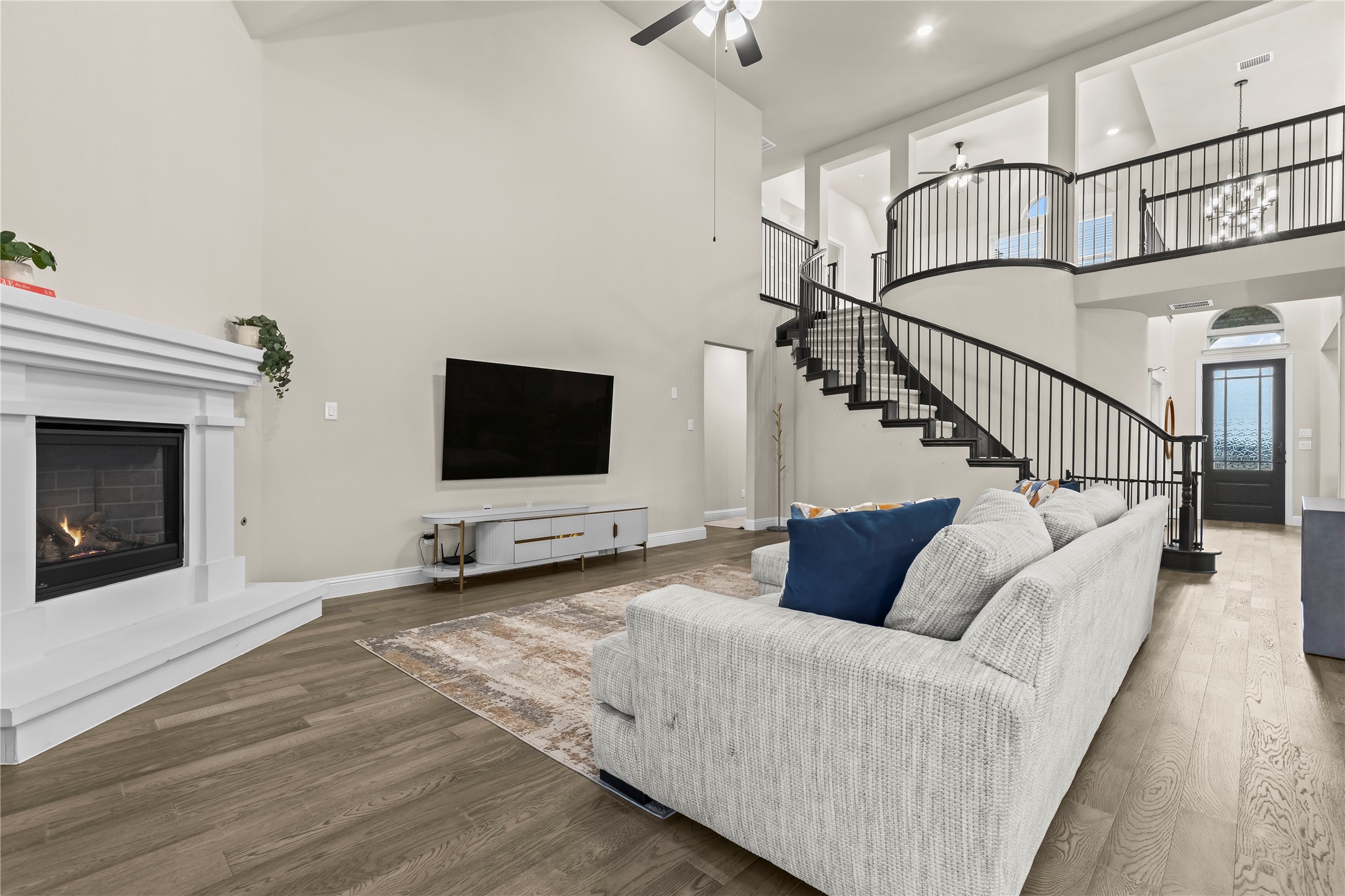 14892 Hometown Drive