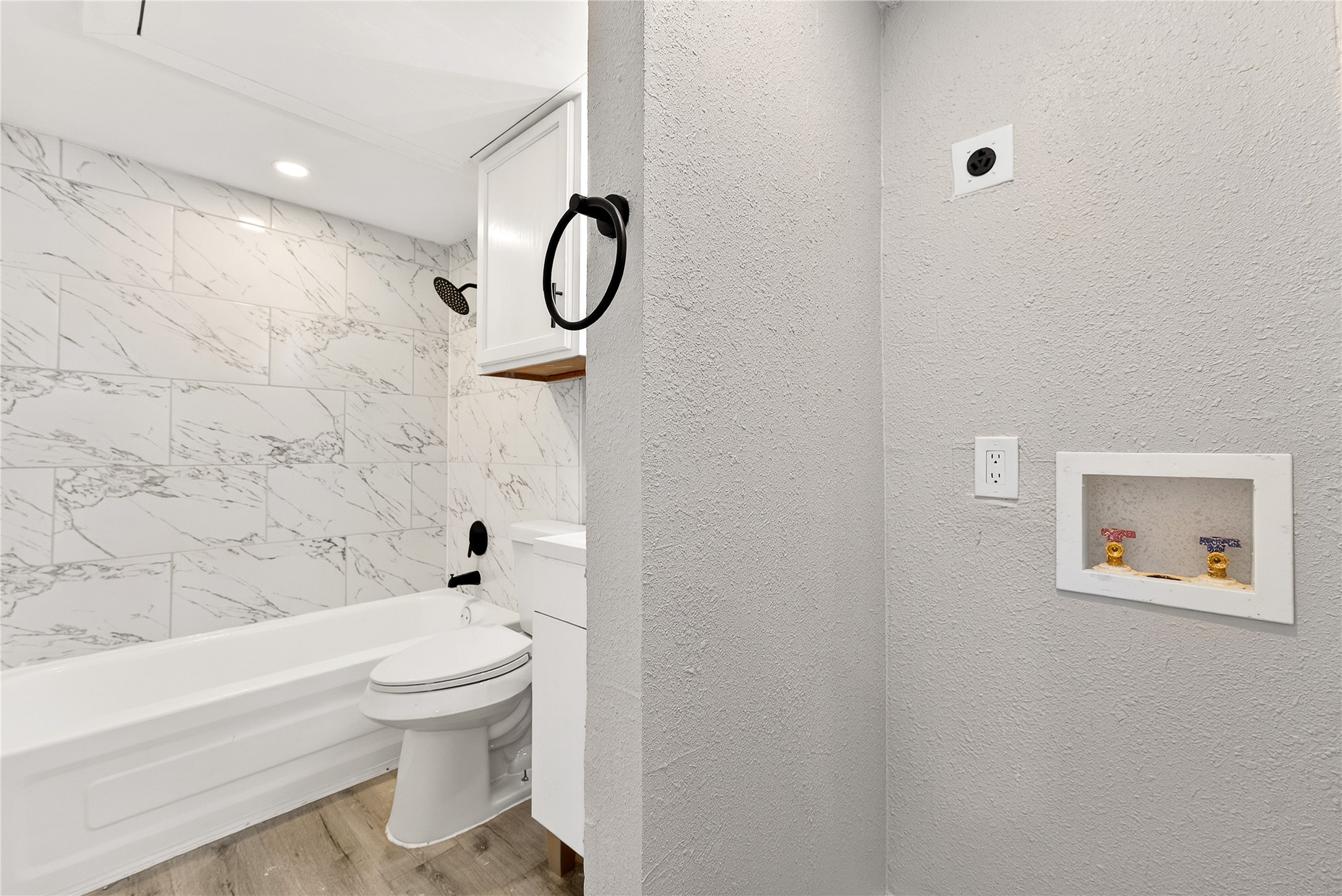 9801 Walnut Street 212