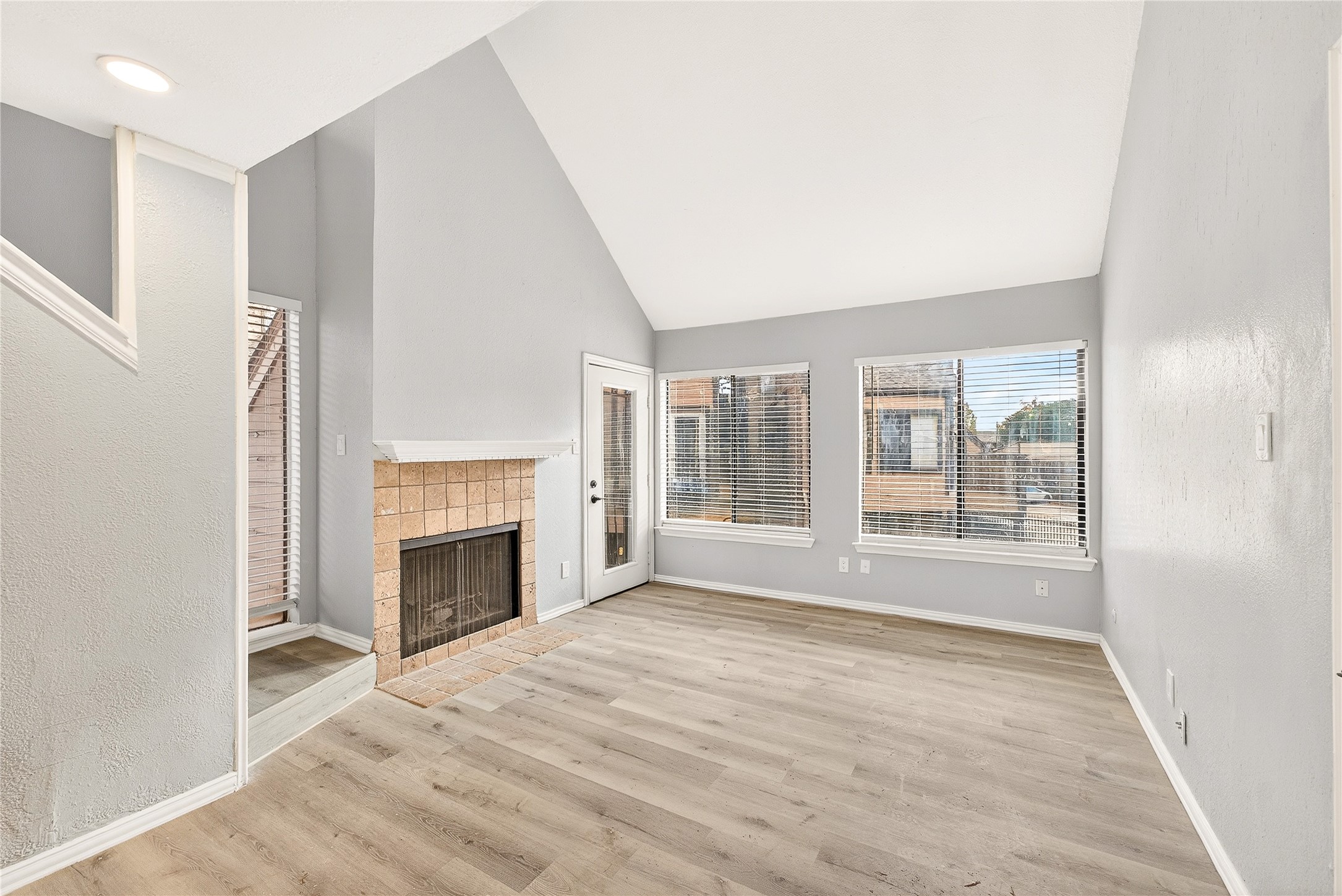 9801 Walnut Street 212