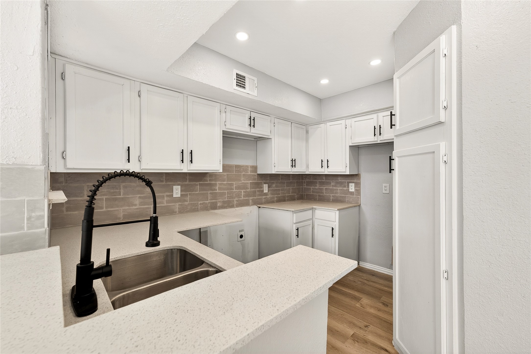 9801 Walnut Street 212