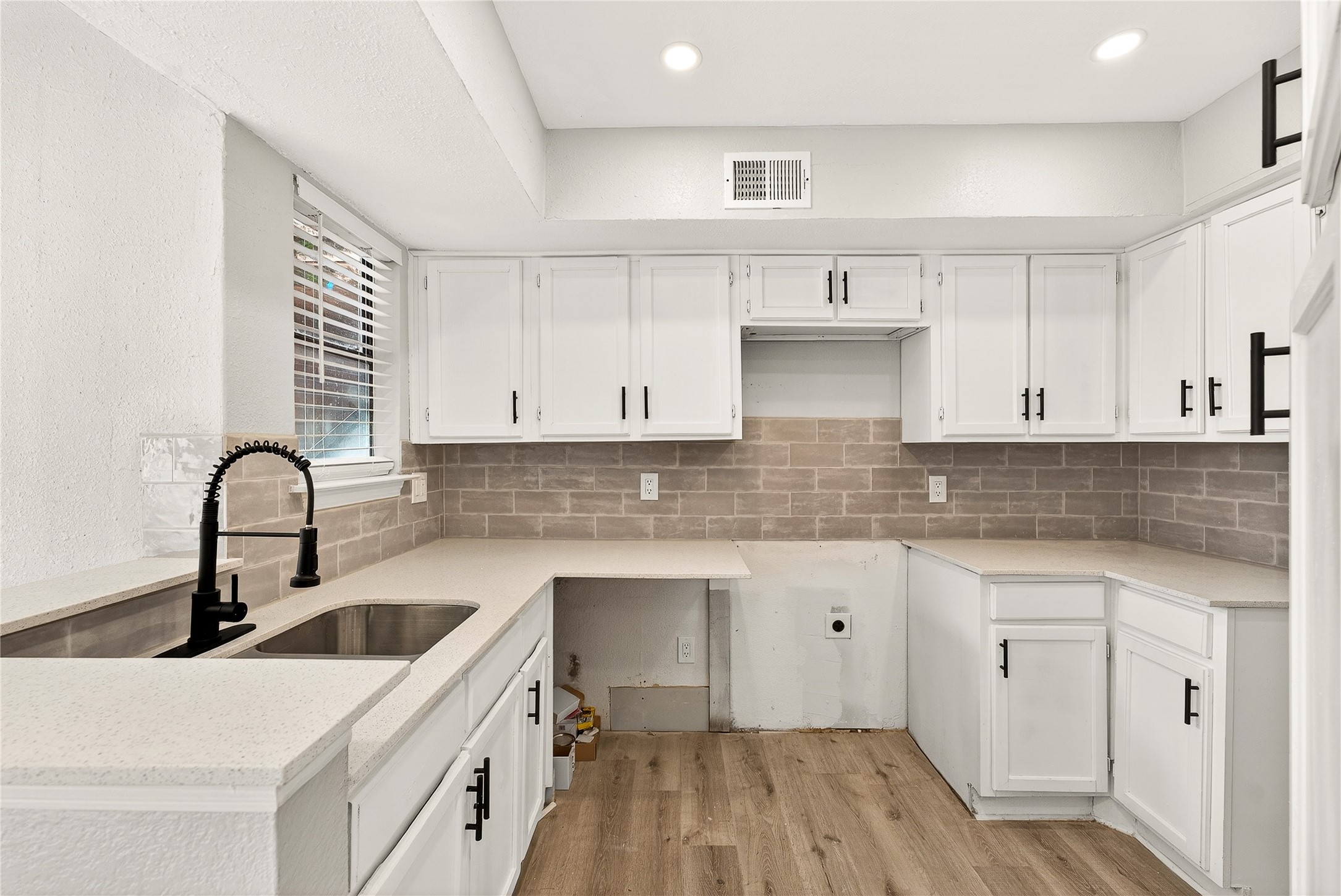9801 Walnut Street 212