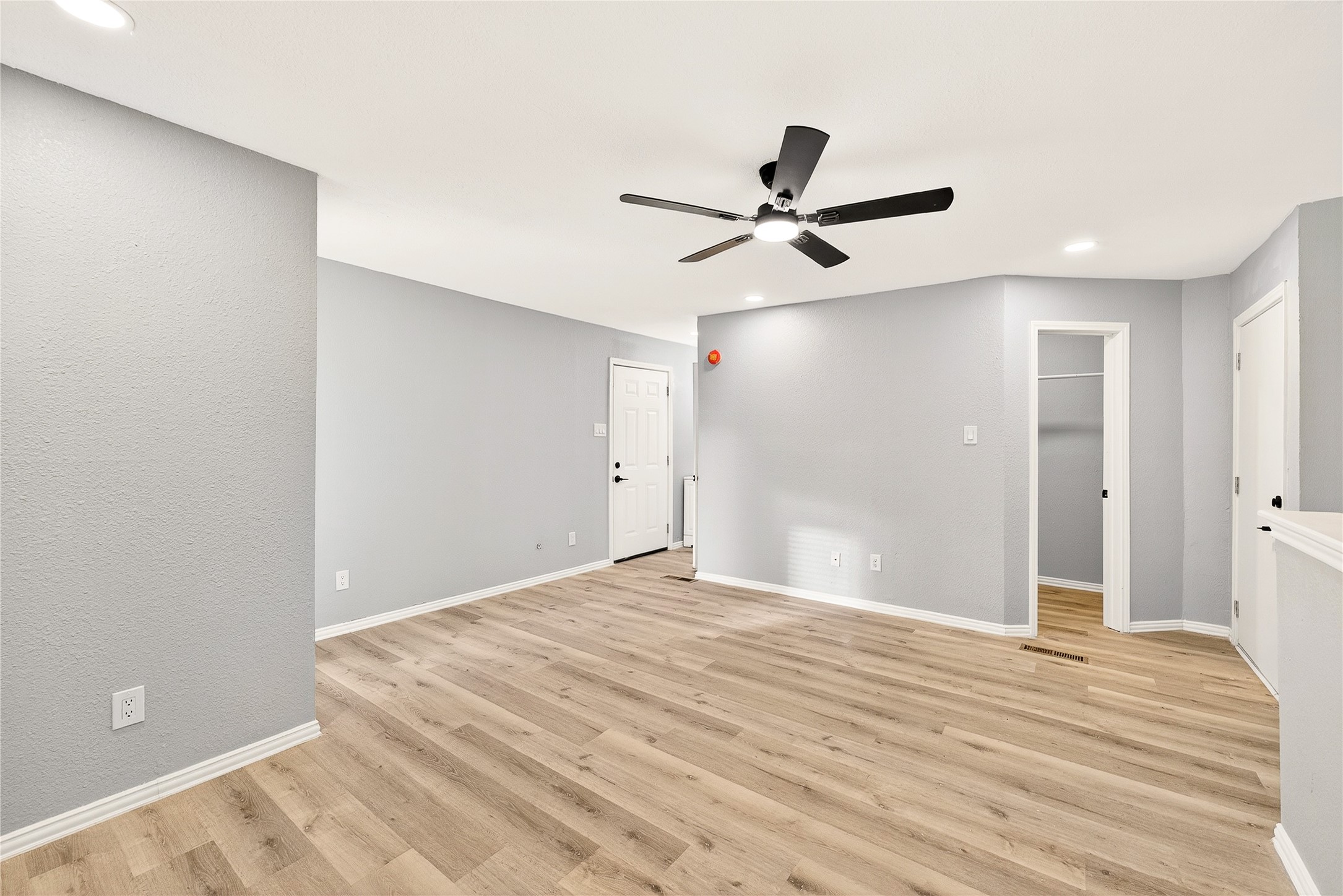 9801 Walnut Street 212