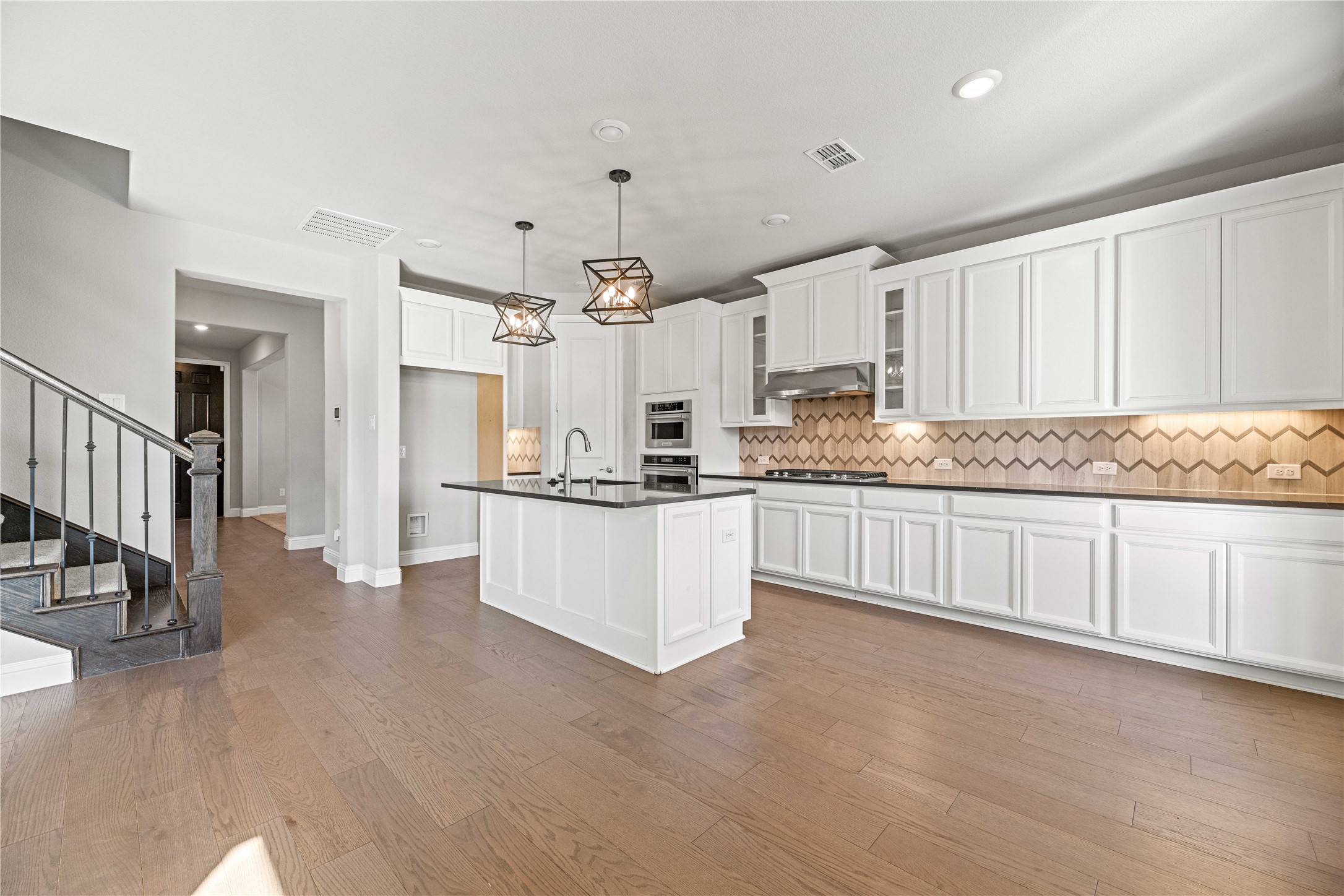 2148 Chapman Lane