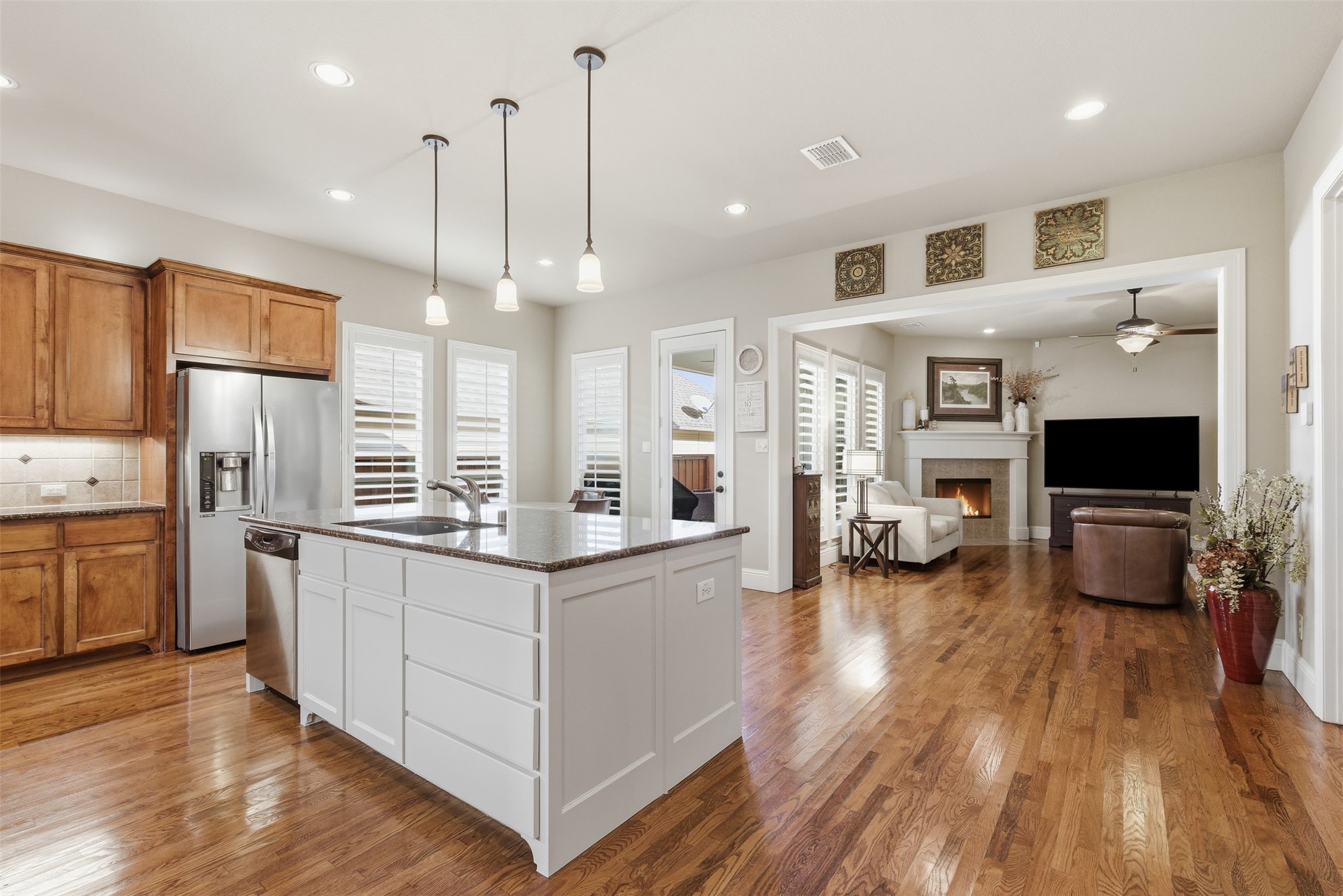 5016 Dickens Lane