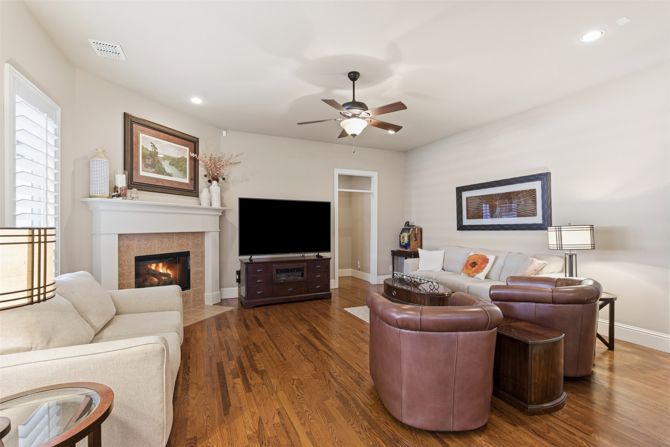 5016 Dickens Lane