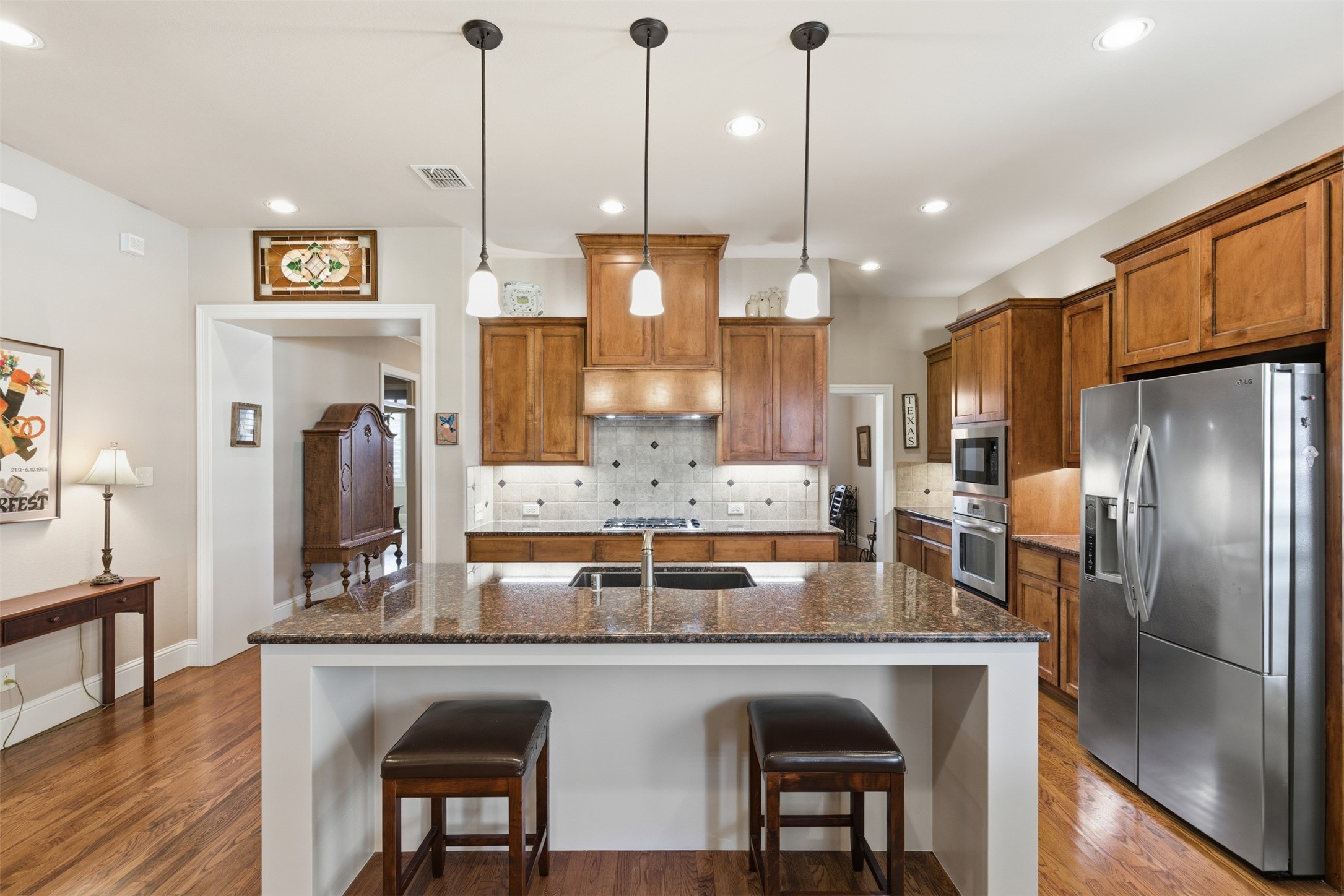 5016 Dickens Lane