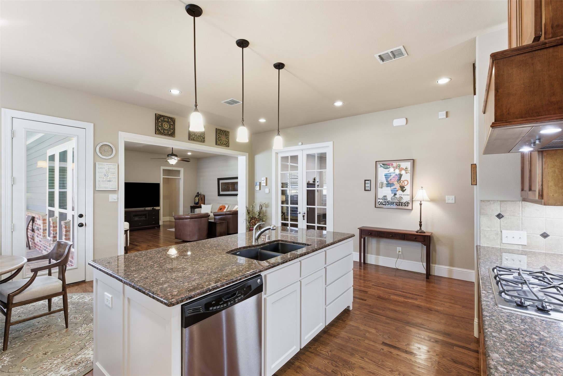5016 Dickens Lane
