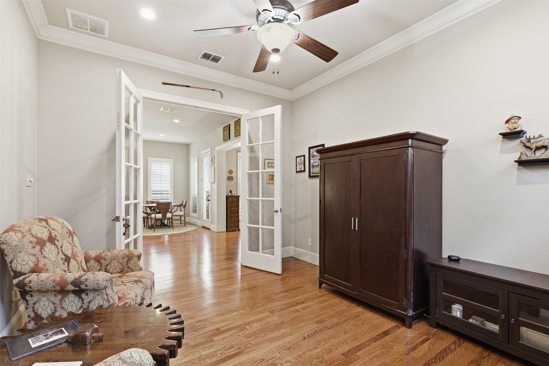5016 Dickens Lane
