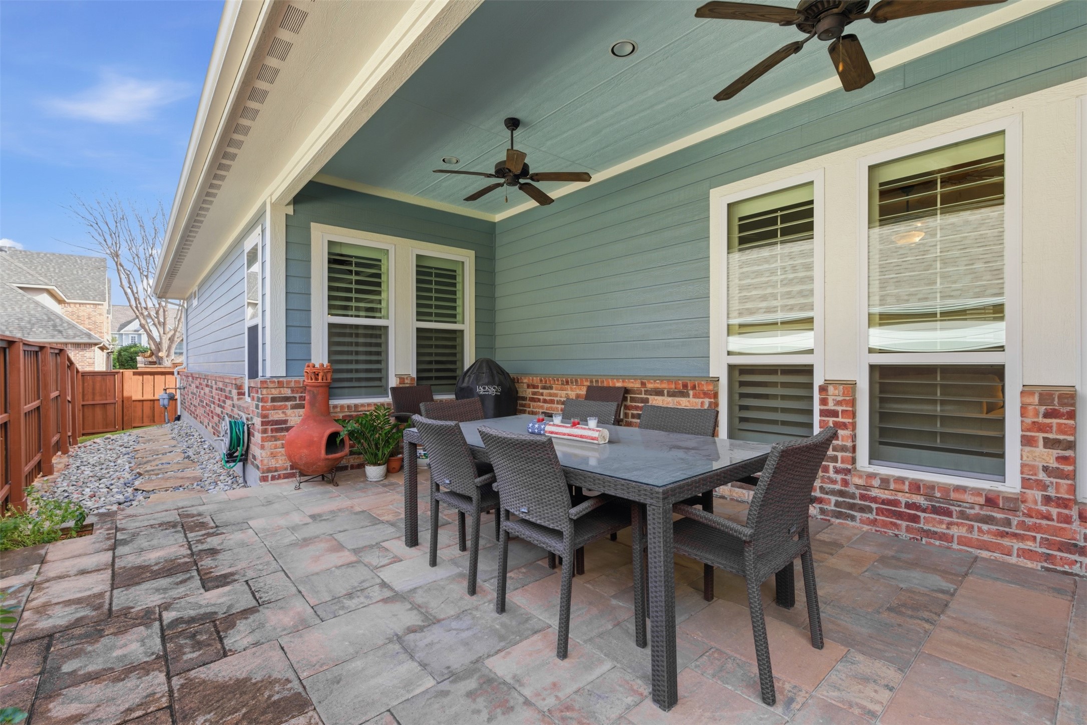 5016 Dickens Lane