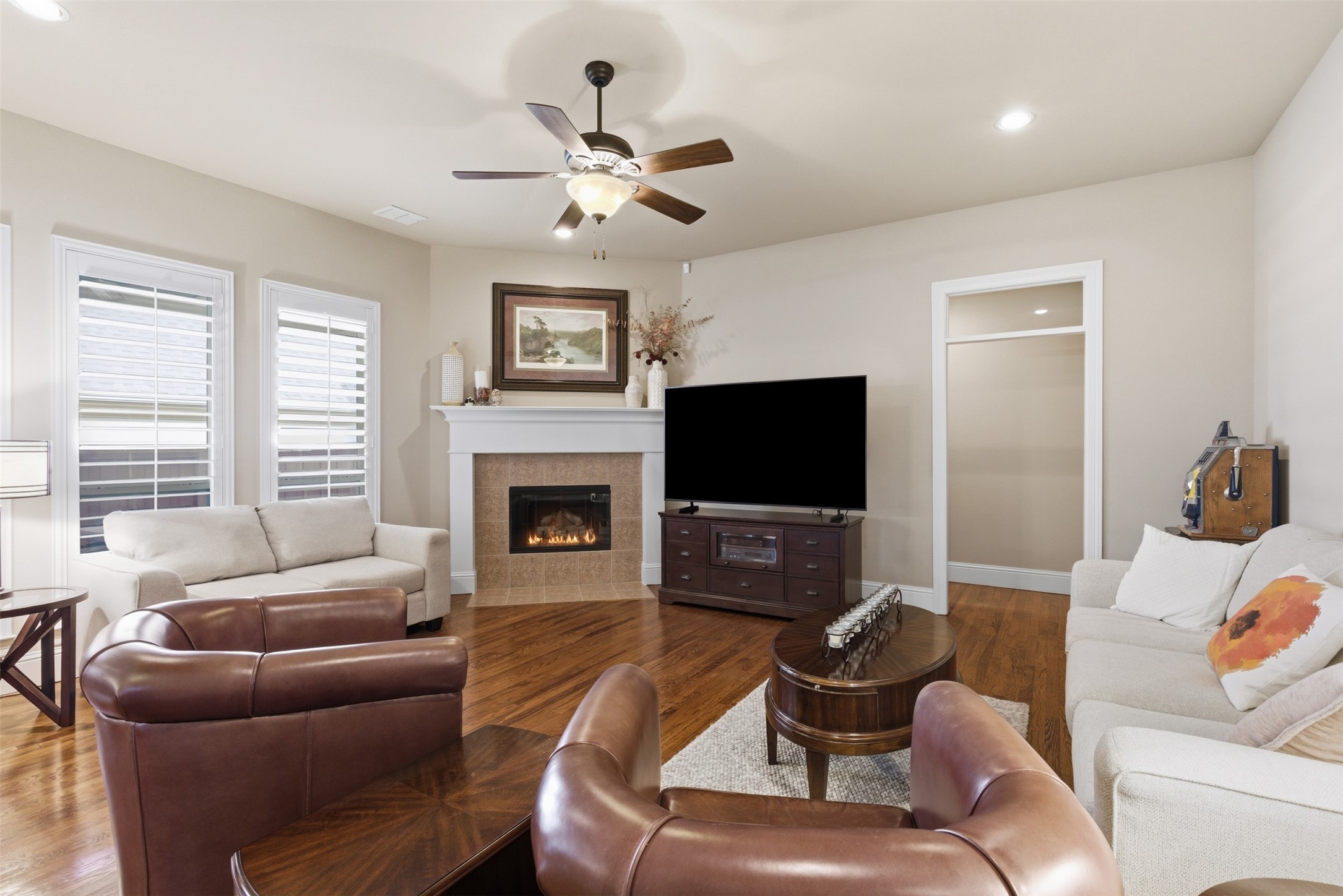 5016 Dickens Lane