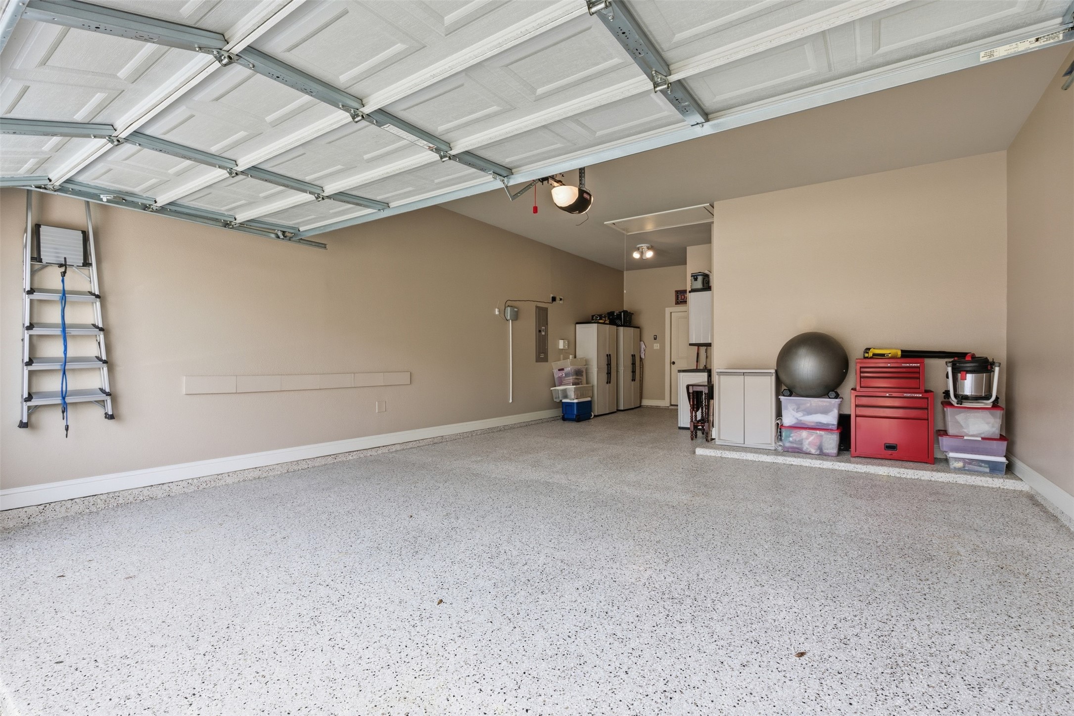 5016 Dickens Lane