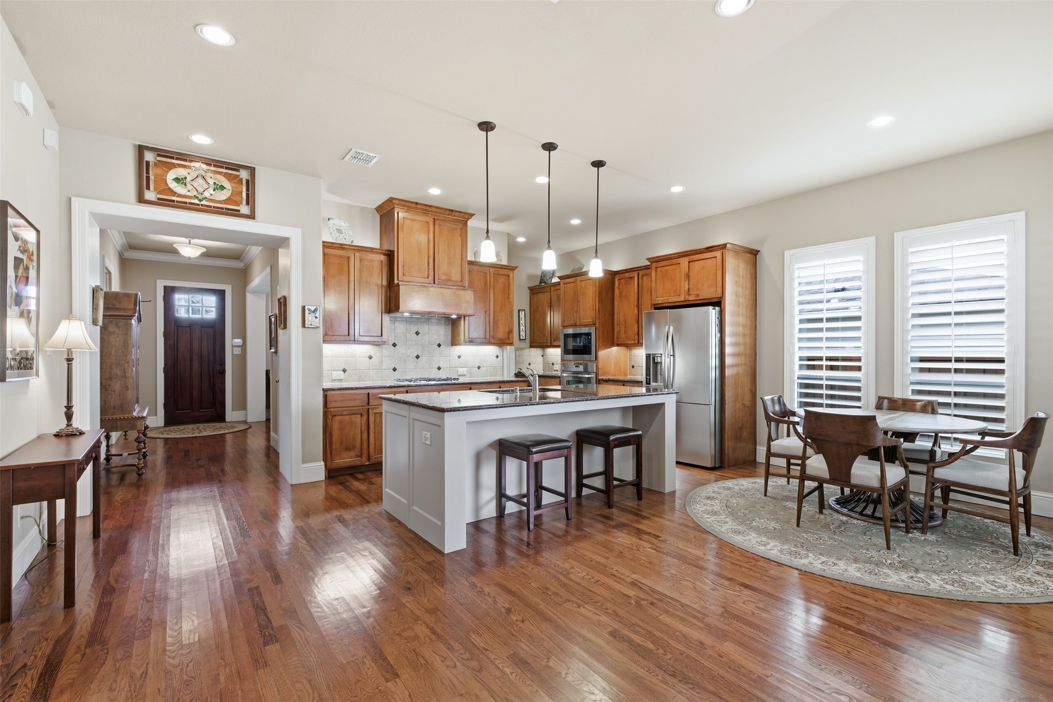 5016 Dickens Lane