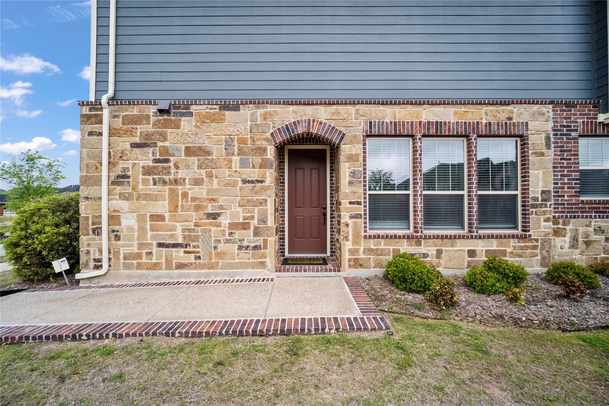 4701 Smokey Quartz Lane