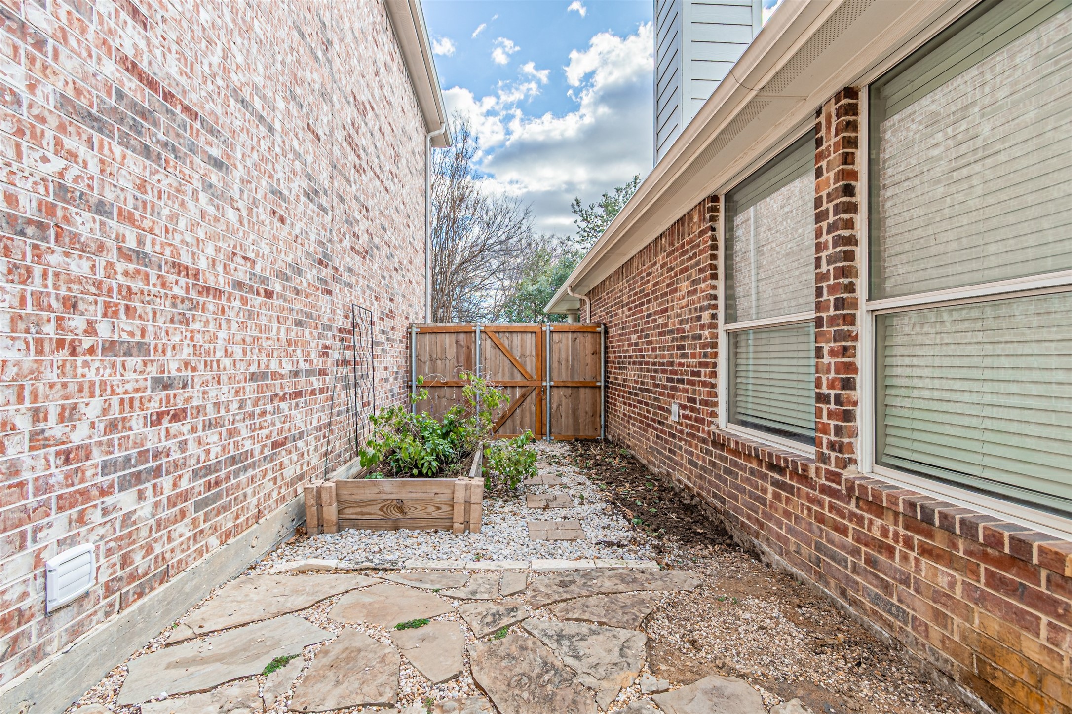 3290 Munstead Trail