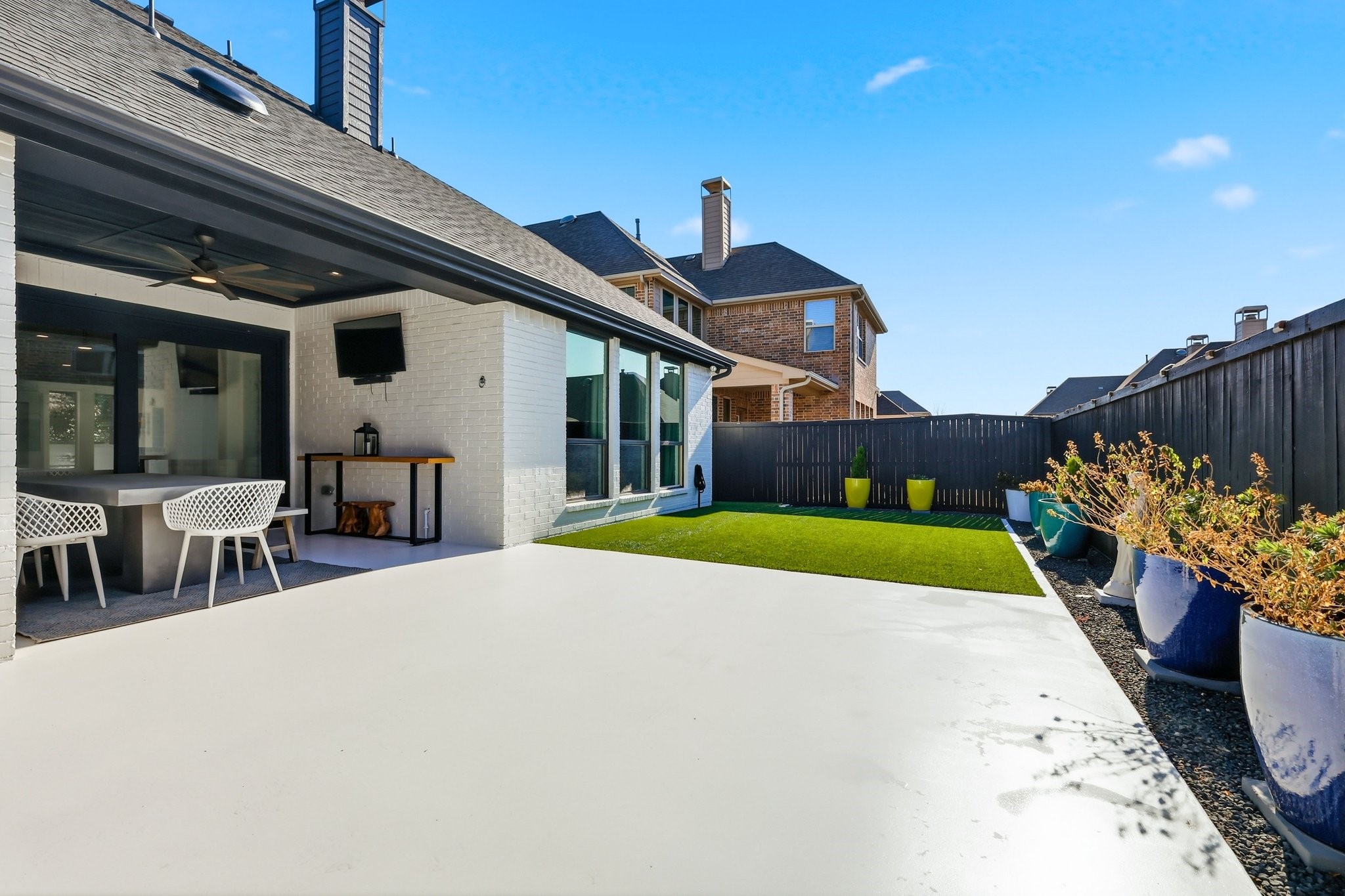 512 Highwood Trail