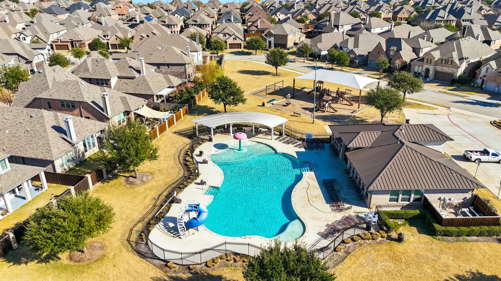 512 Highwood Trail