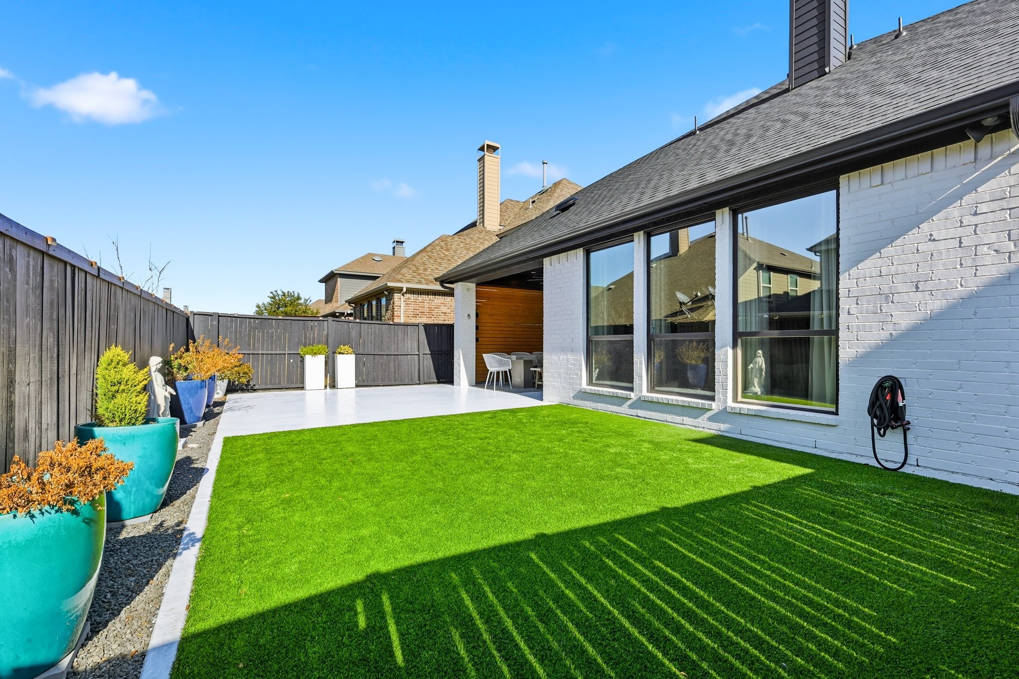 512 Highwood Trail
