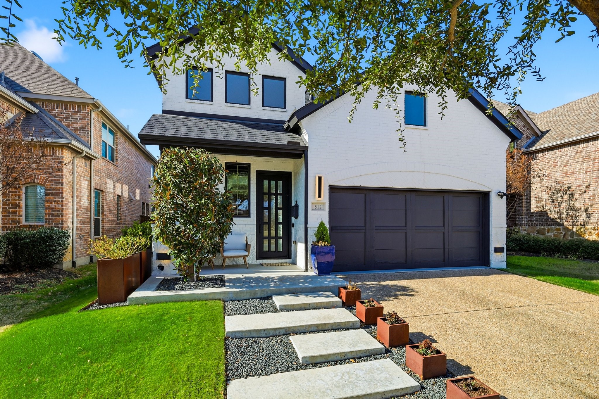 512 Highwood Trail