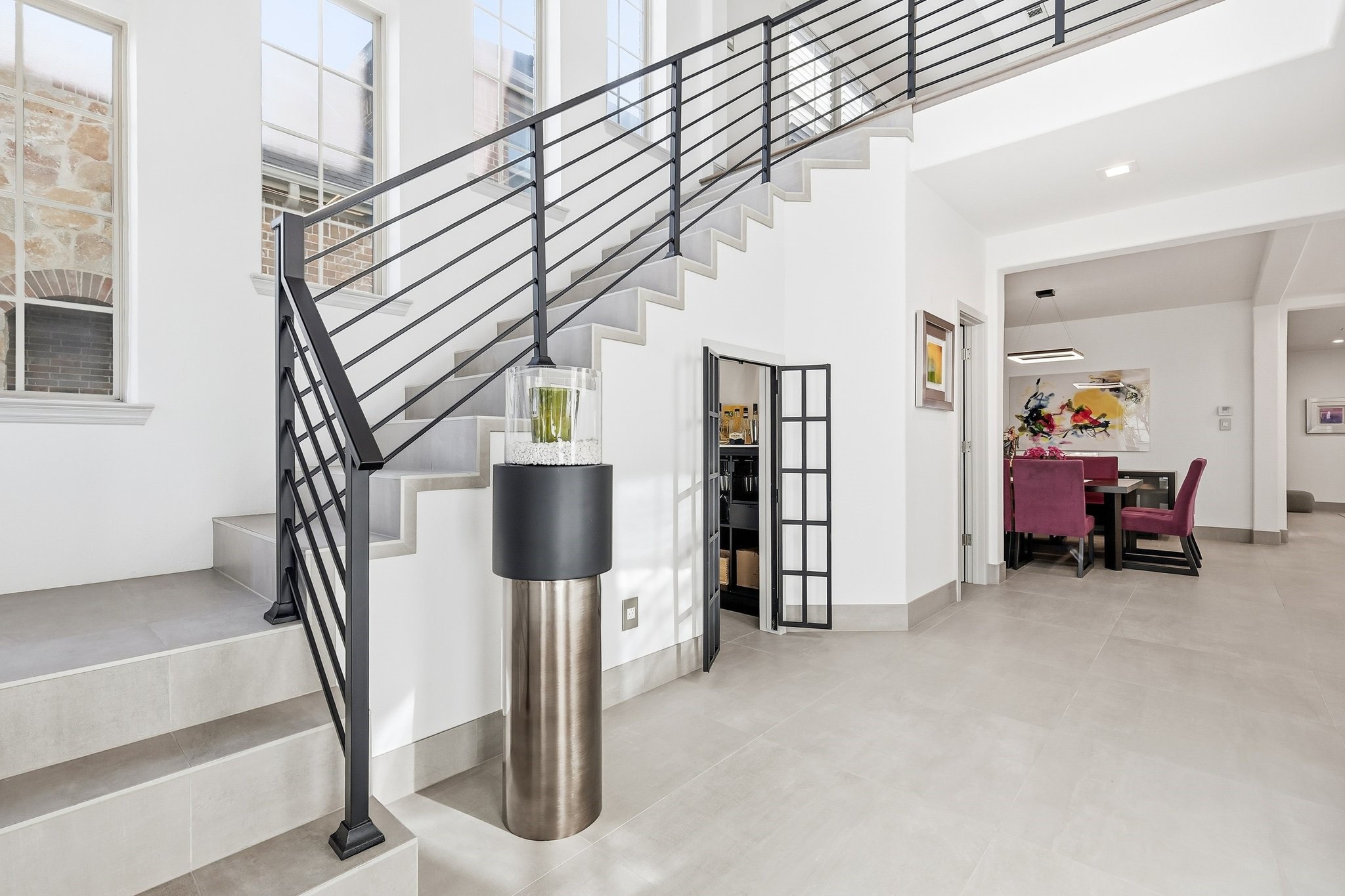 512 Highwood Trail