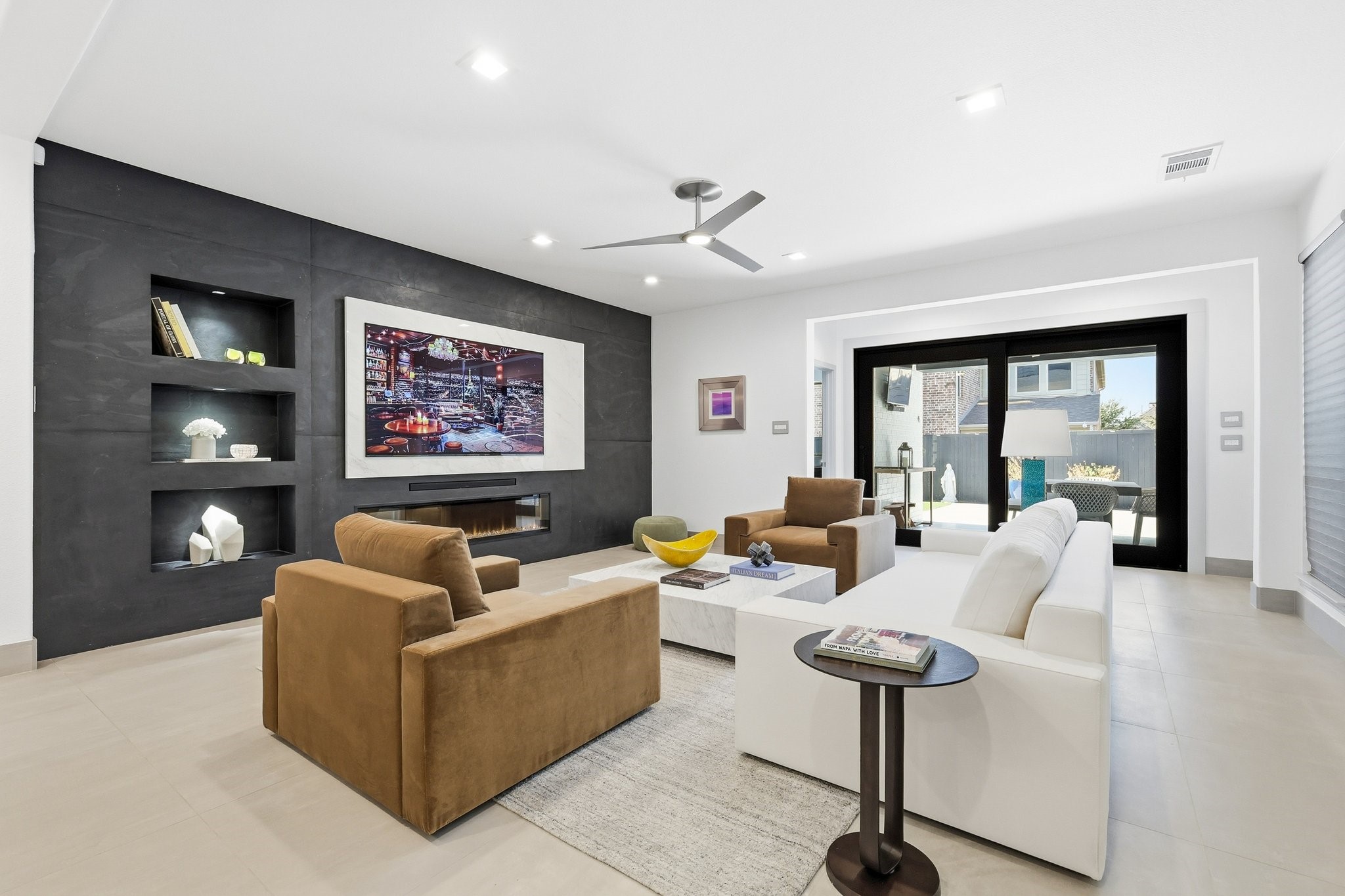 512 Highwood Trail