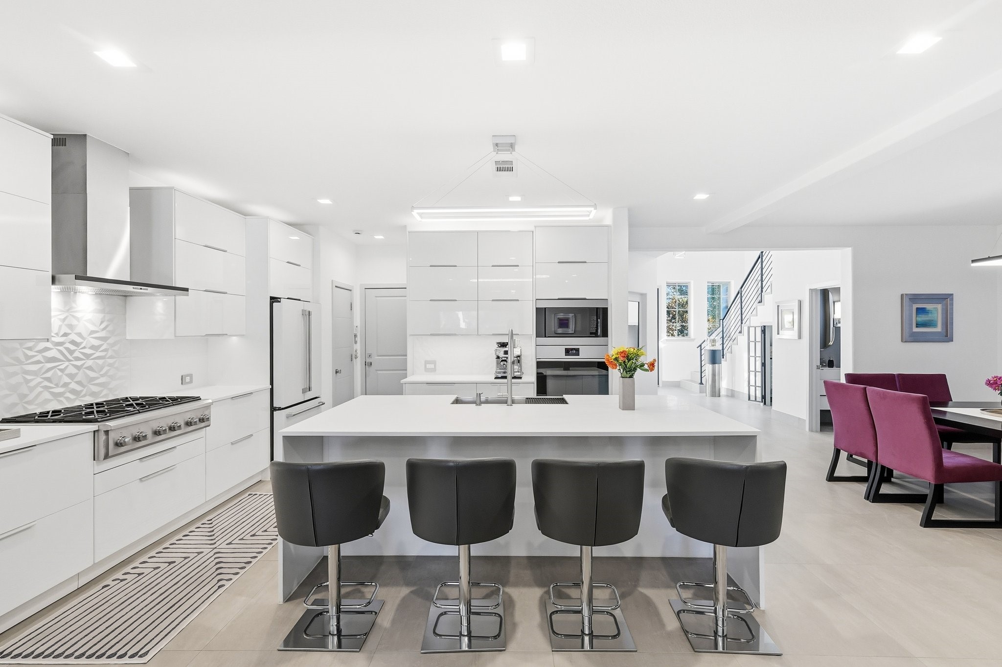 512 Highwood Trail