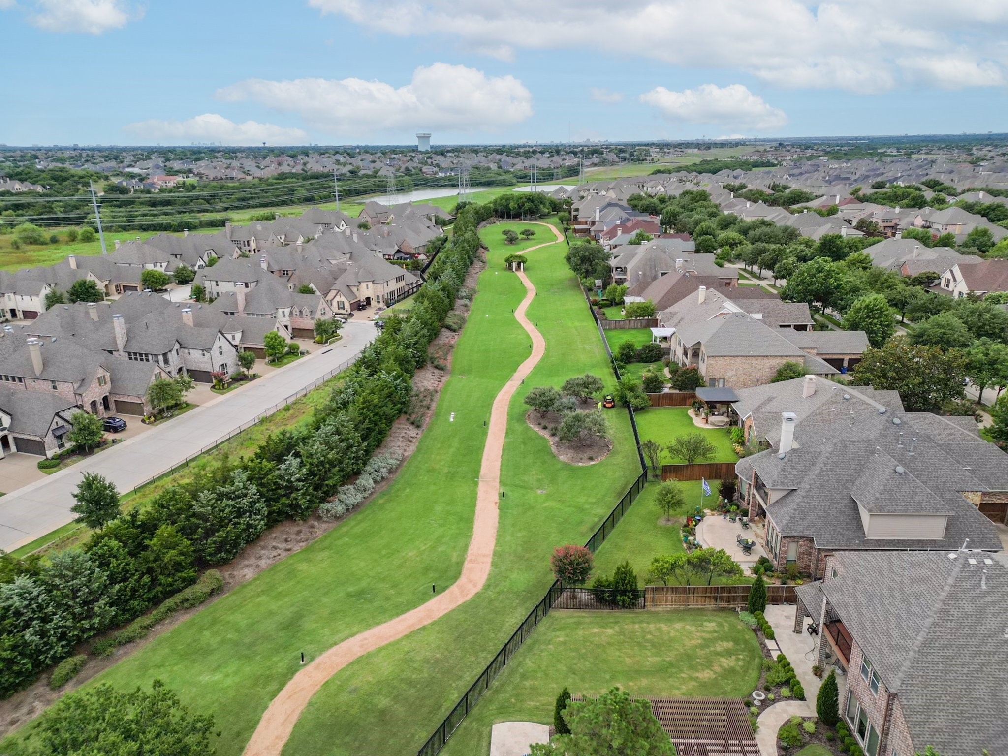 512 Highwood Trail
