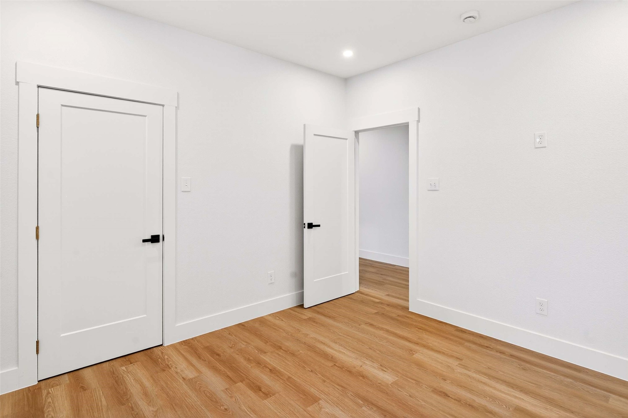 439 W 9th Street 5