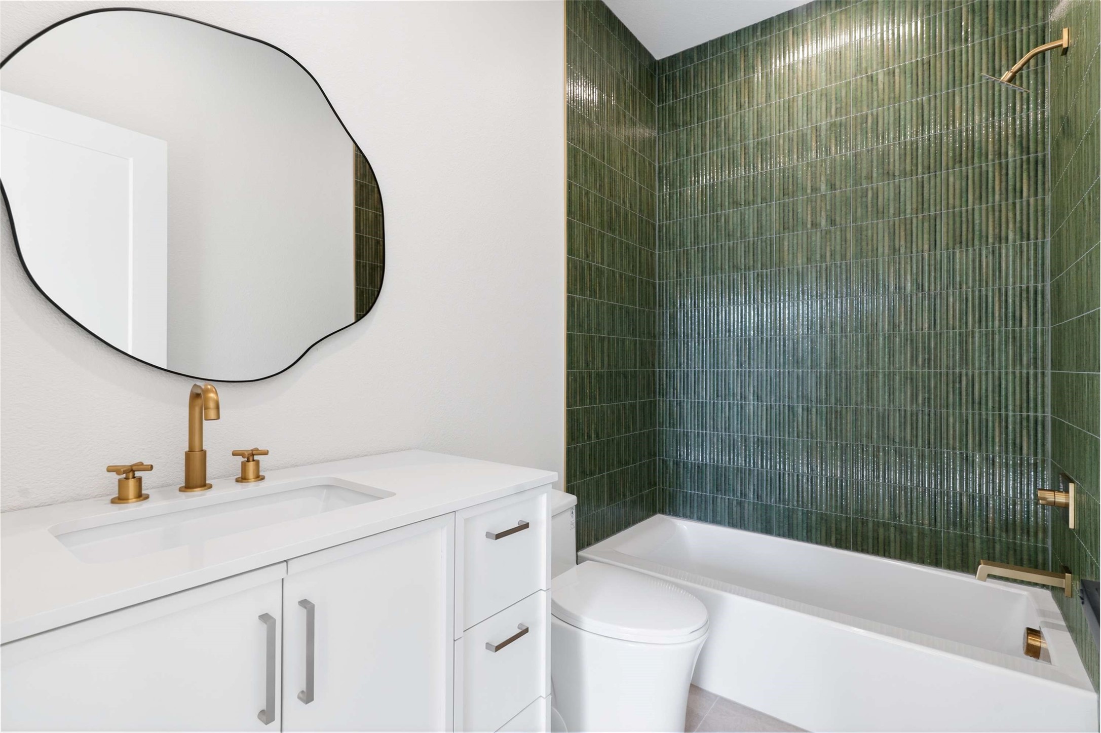 439 W 9th Street 1