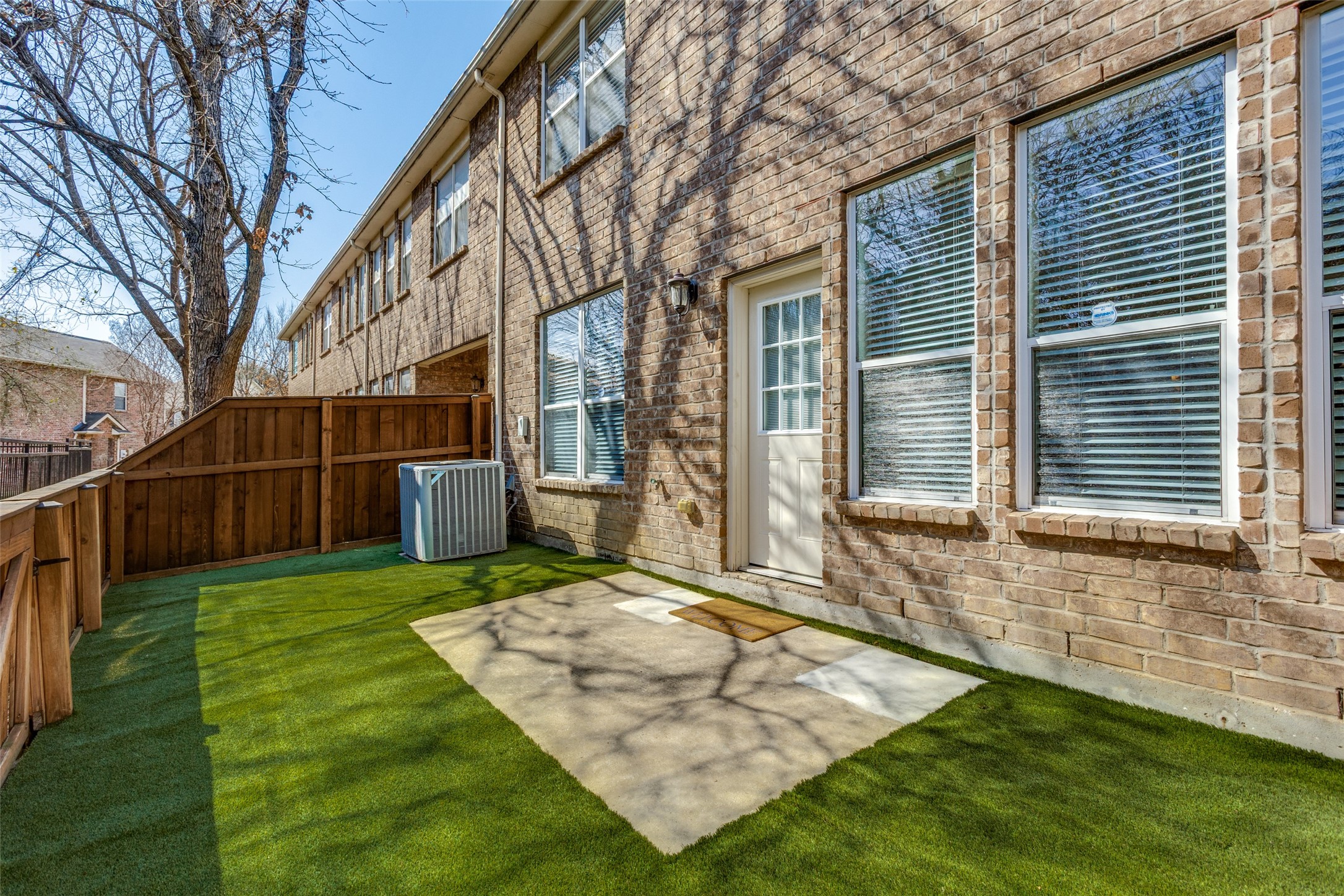 252 Turnberry Lane