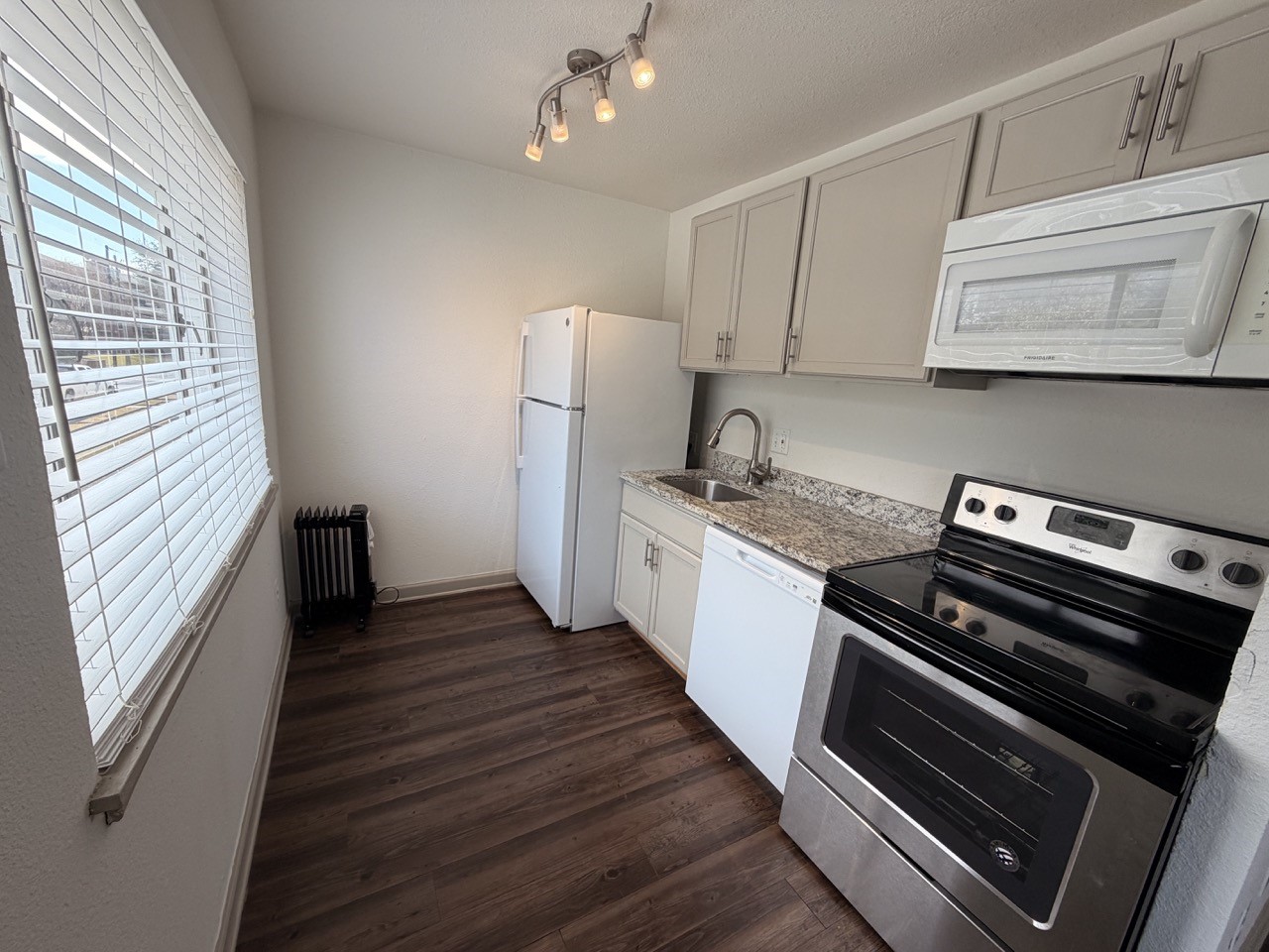 4115 Douglas Avenue 102