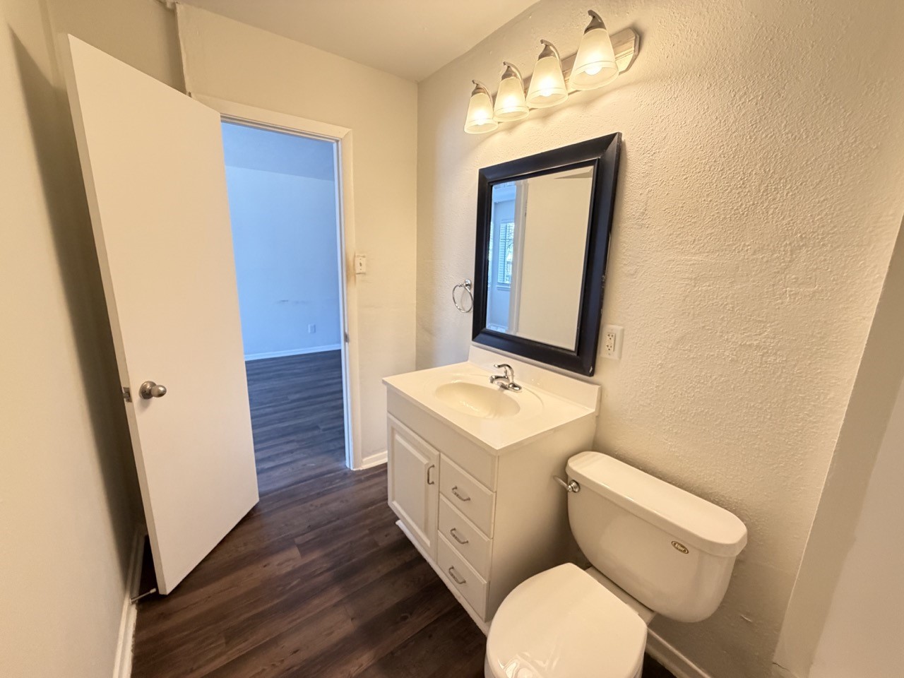 4115 Douglas Avenue 101