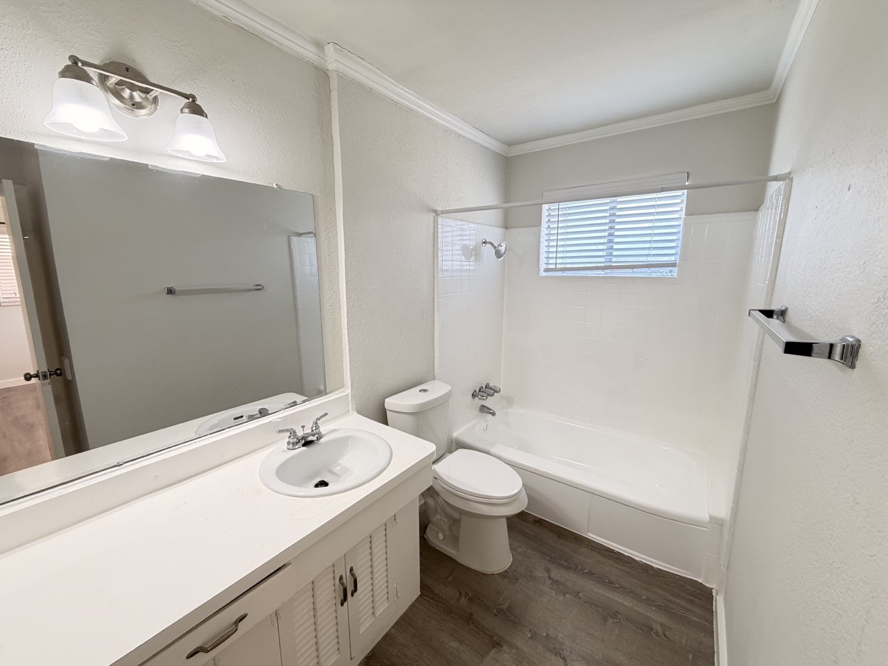 4115 Douglas Avenue 105