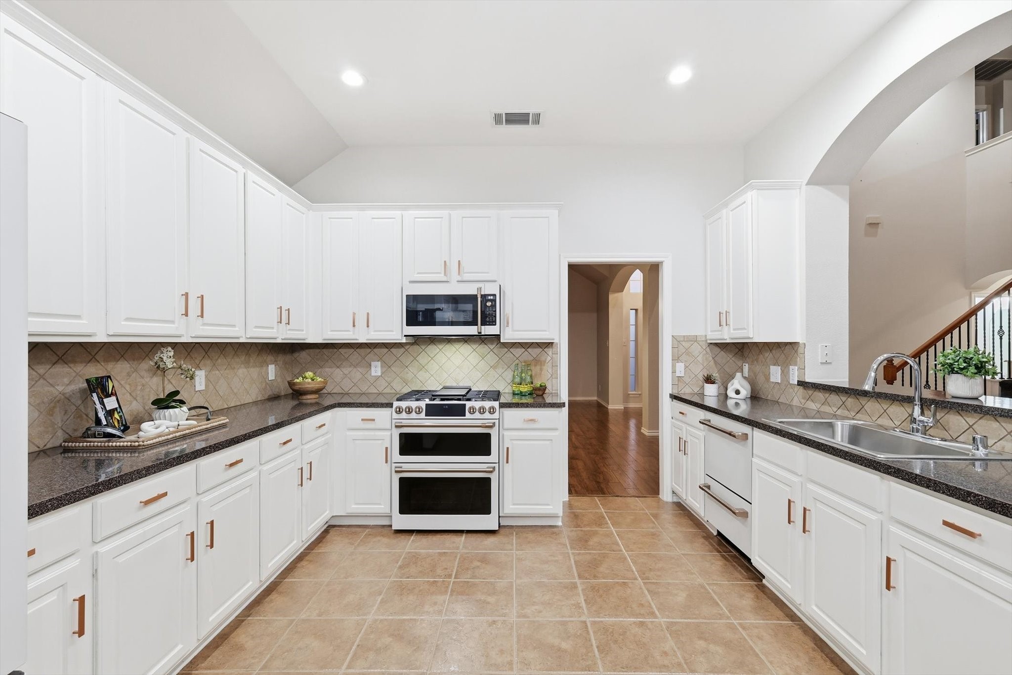 6613 Creek Bend