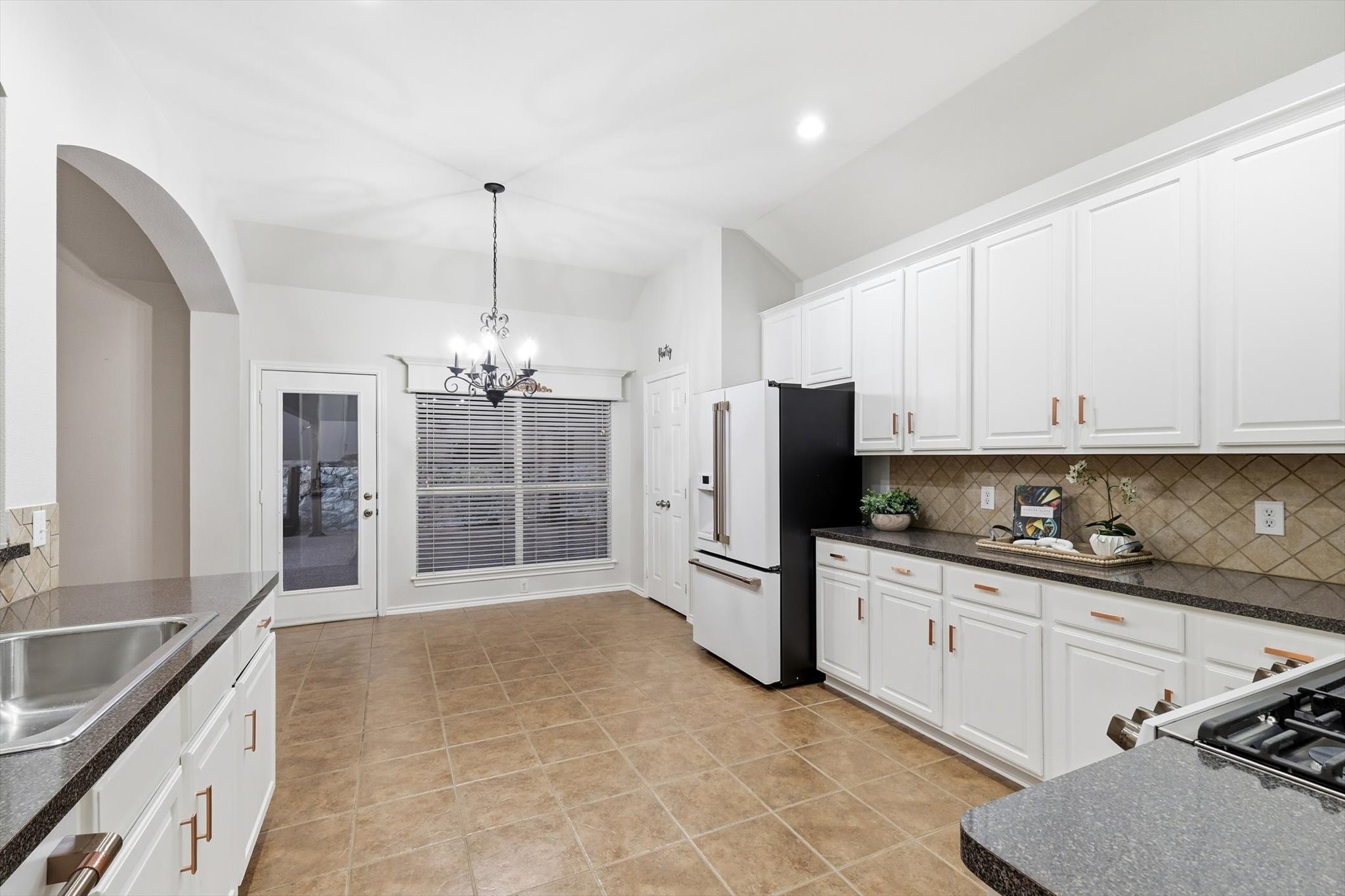 6613 Creek Bend