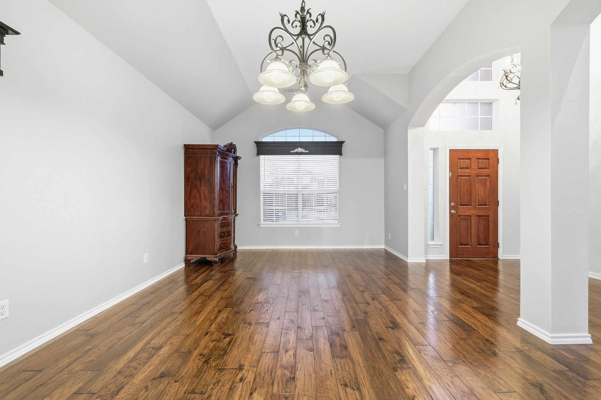 6613 Creek Bend