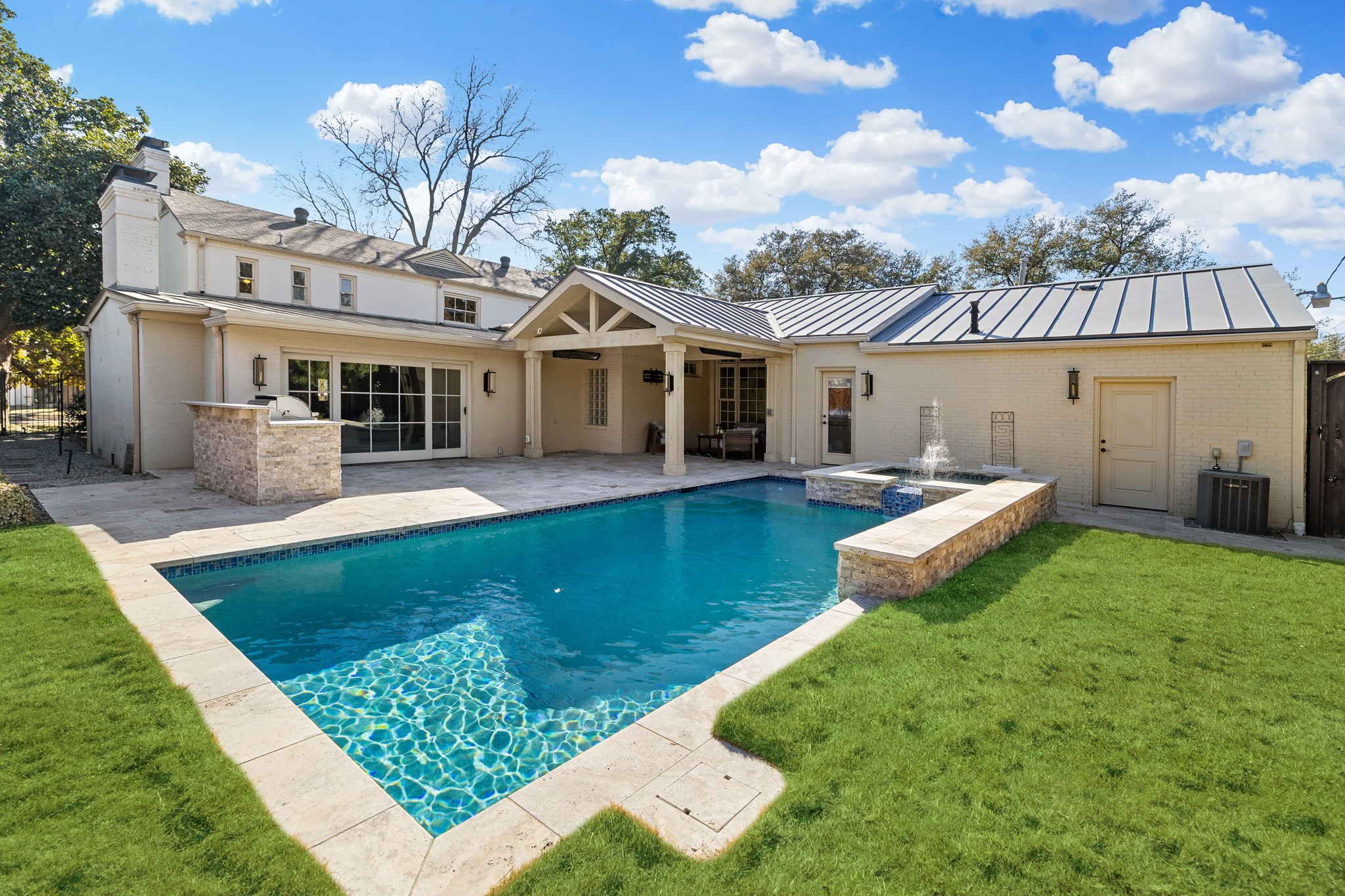 4678 Beverly Drive