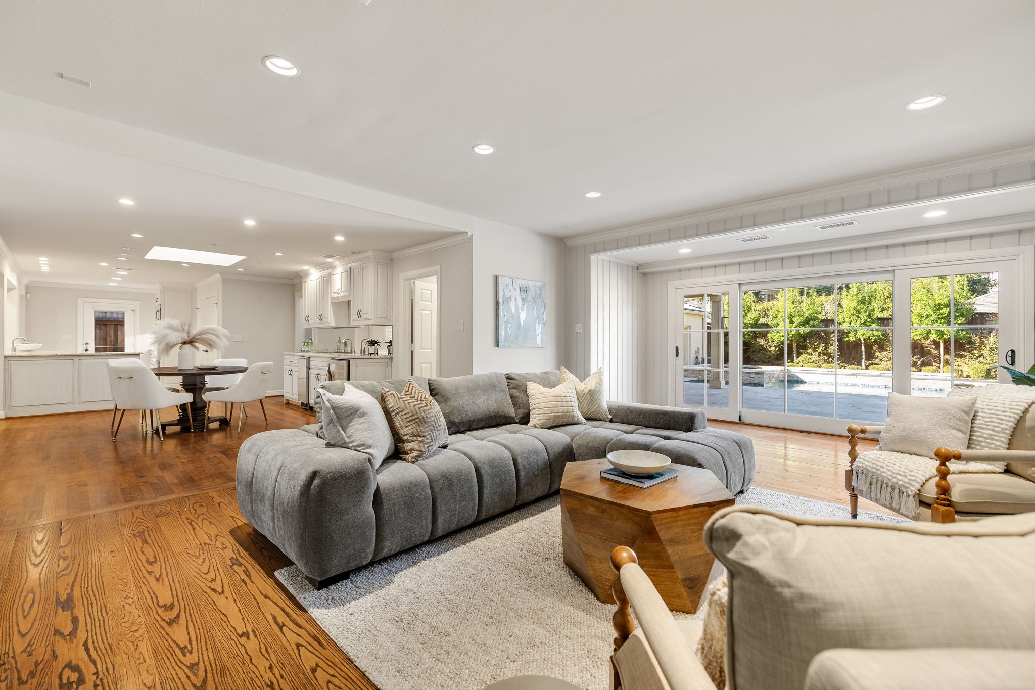 4678 Beverly Drive