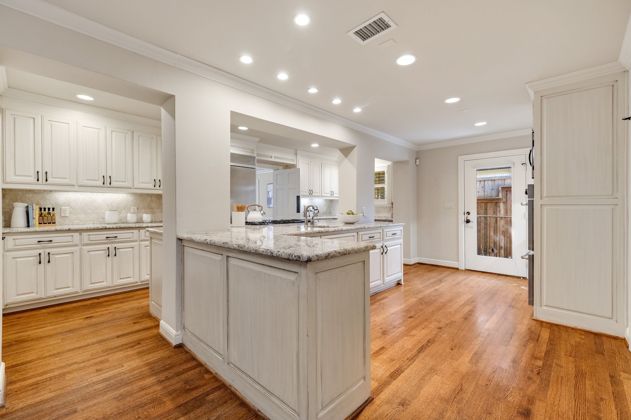 4678 Beverly Drive