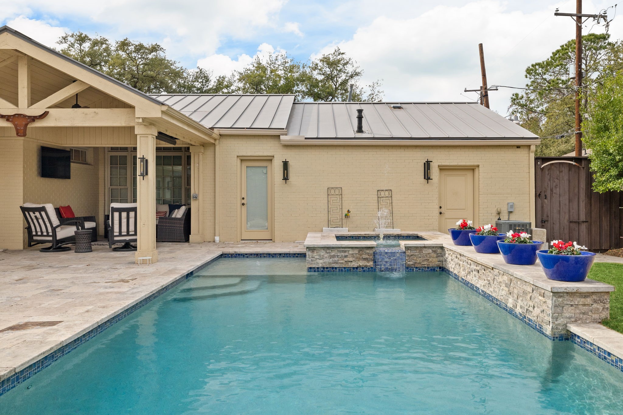 4678 Beverly Drive