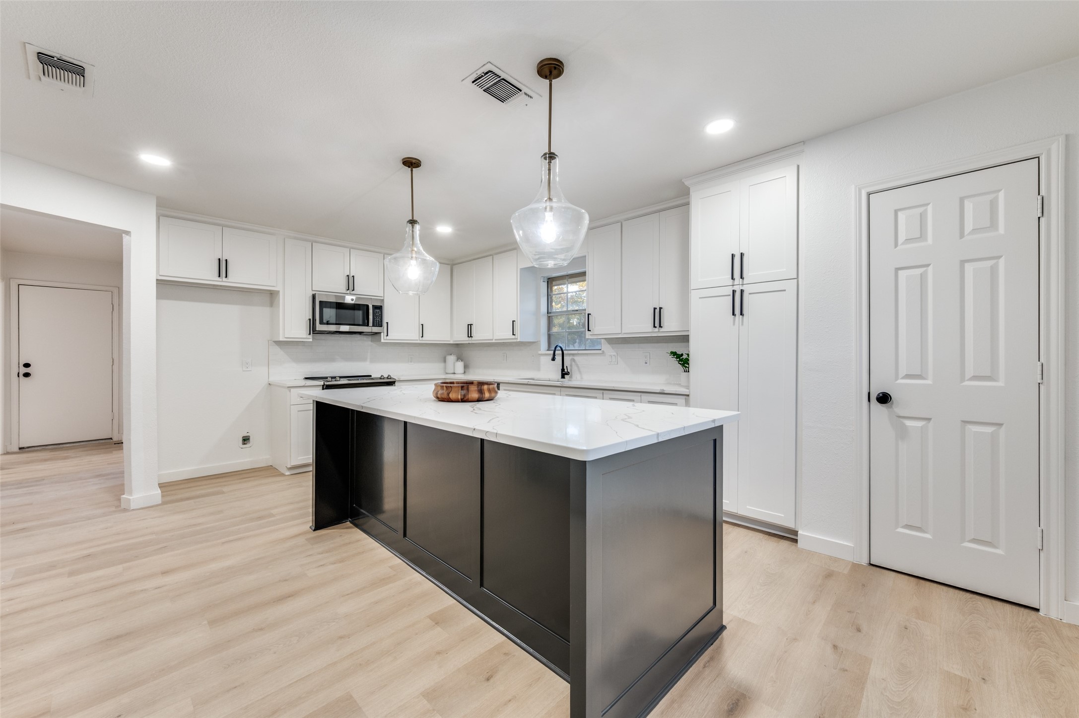2601 Red Oak Lane