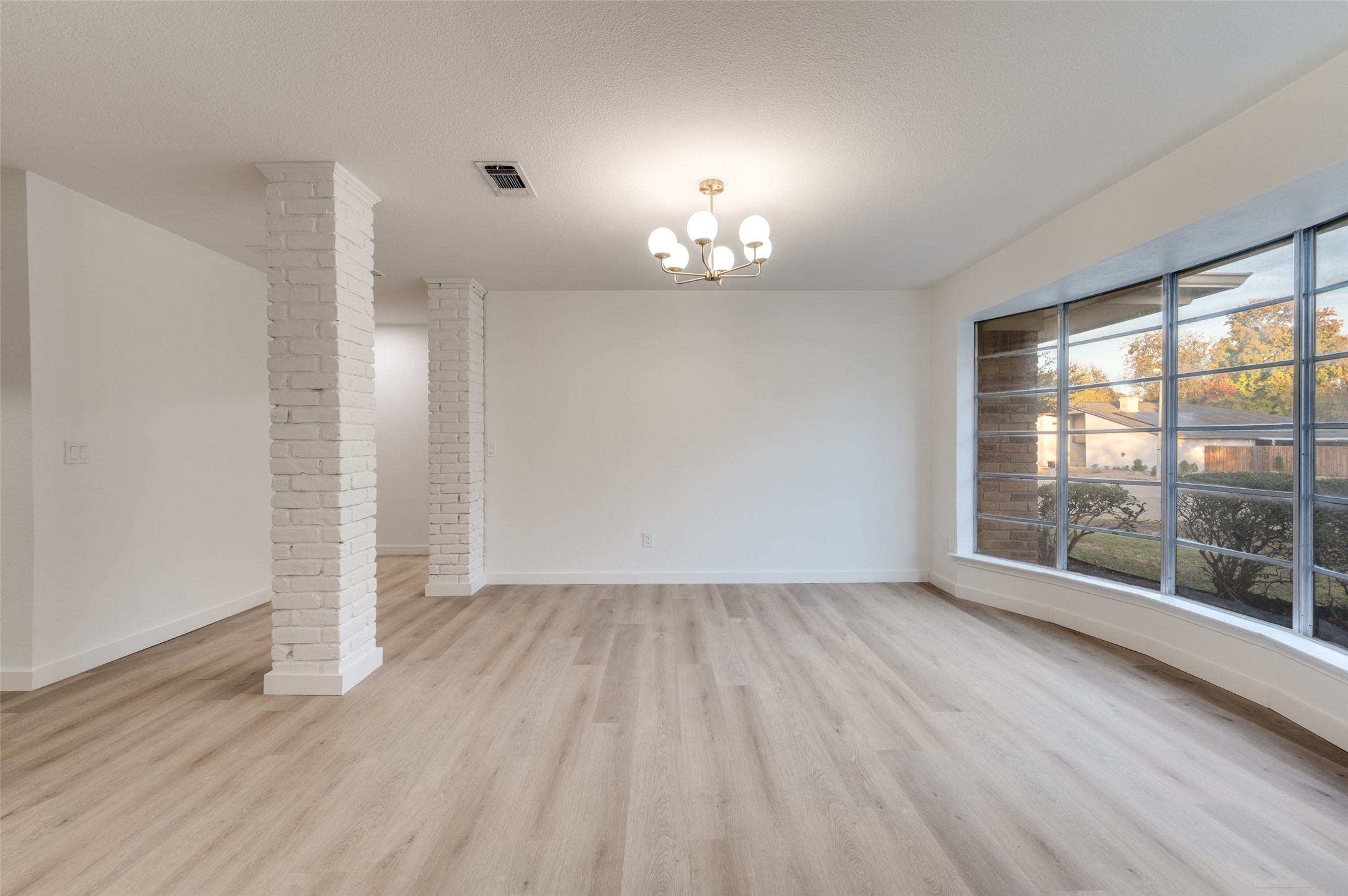 2601 Red Oak Lane